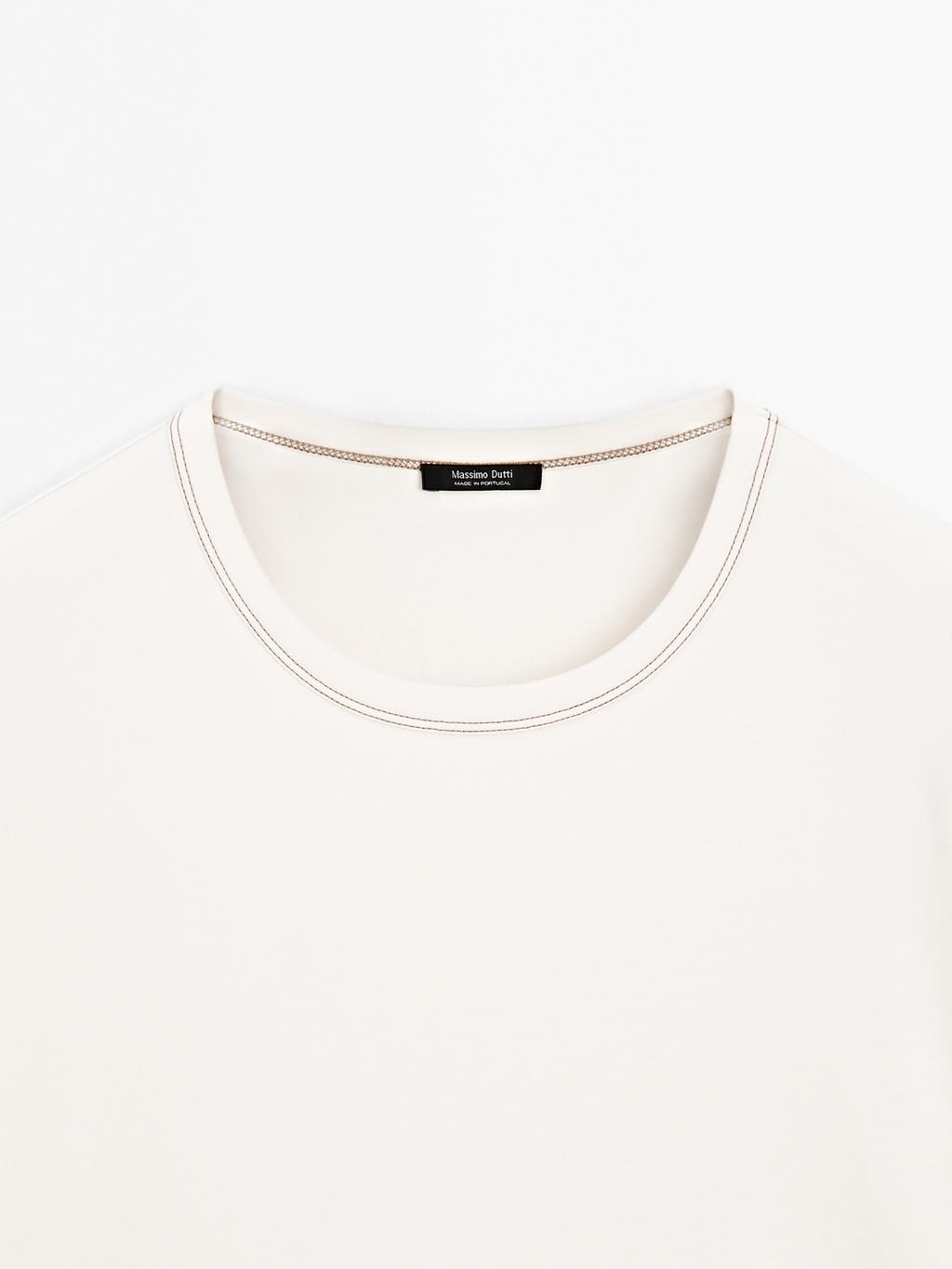 Short-sleeve T-shirt with contrast topstitching