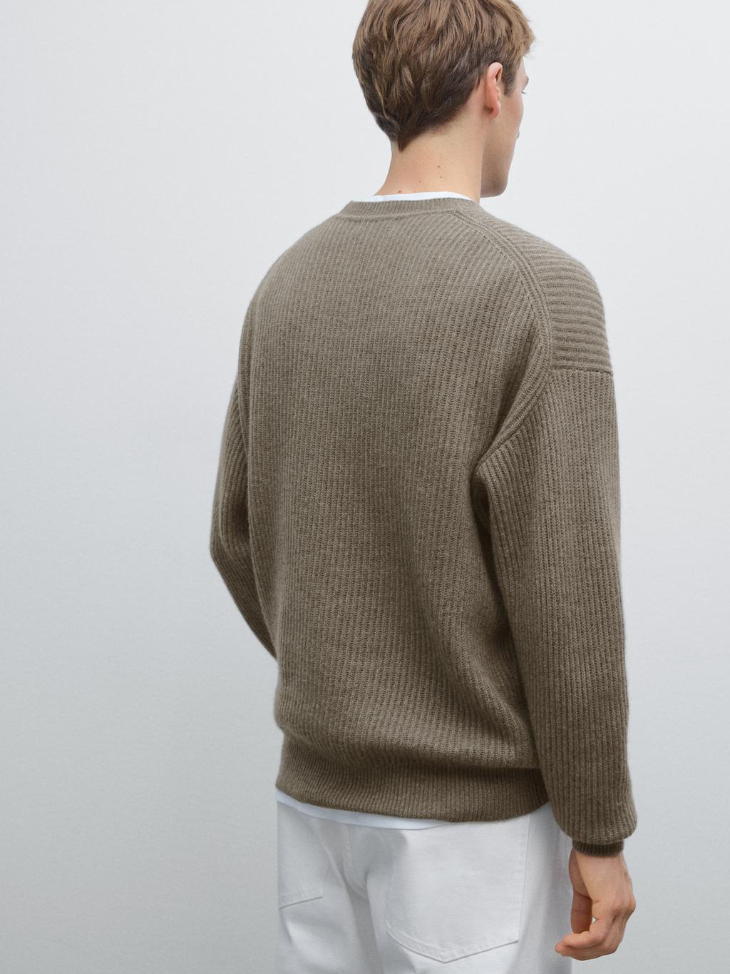 Ribbed knit wool and cashmere sweater