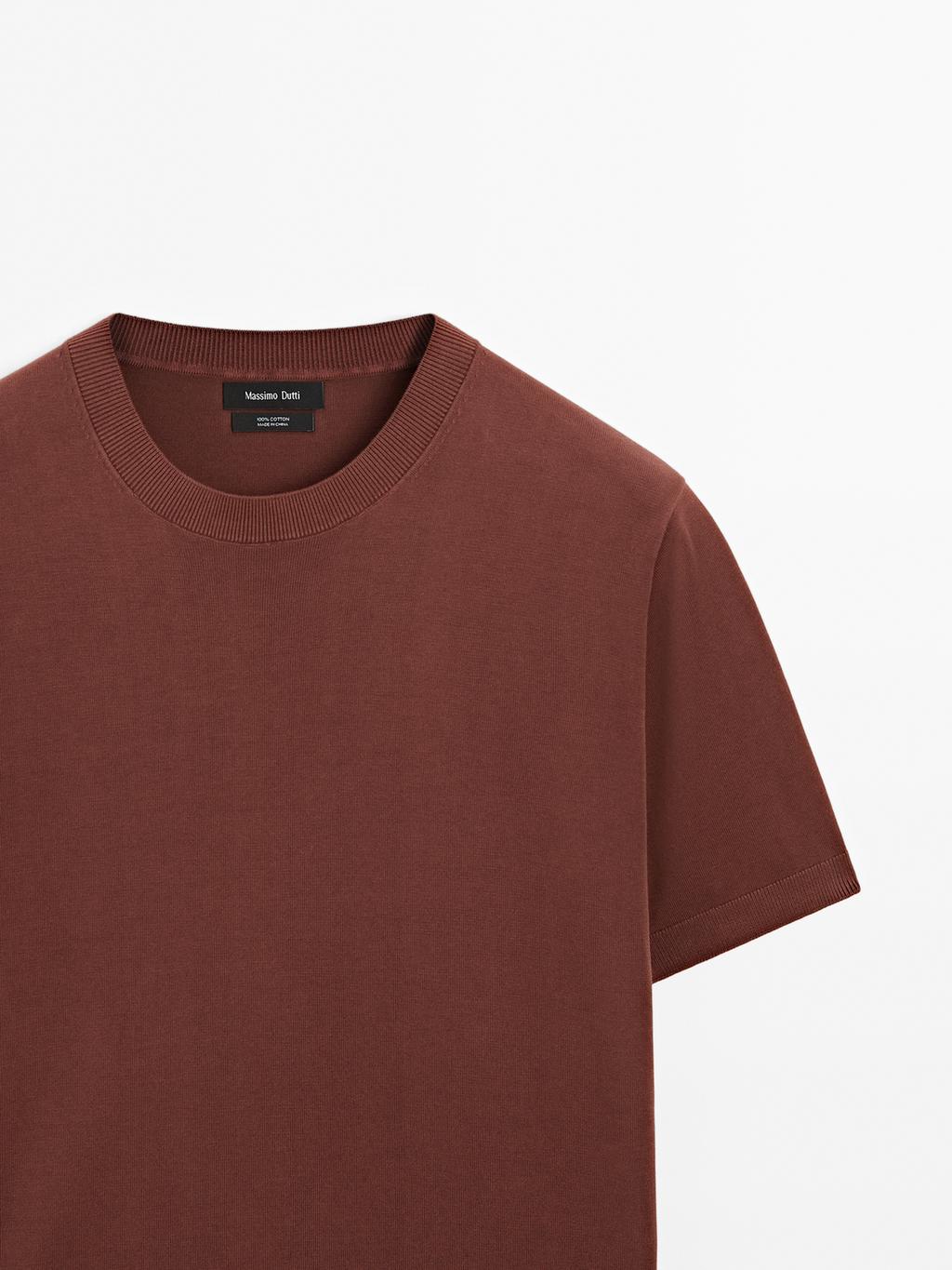 Short sleeve knit T-shirt