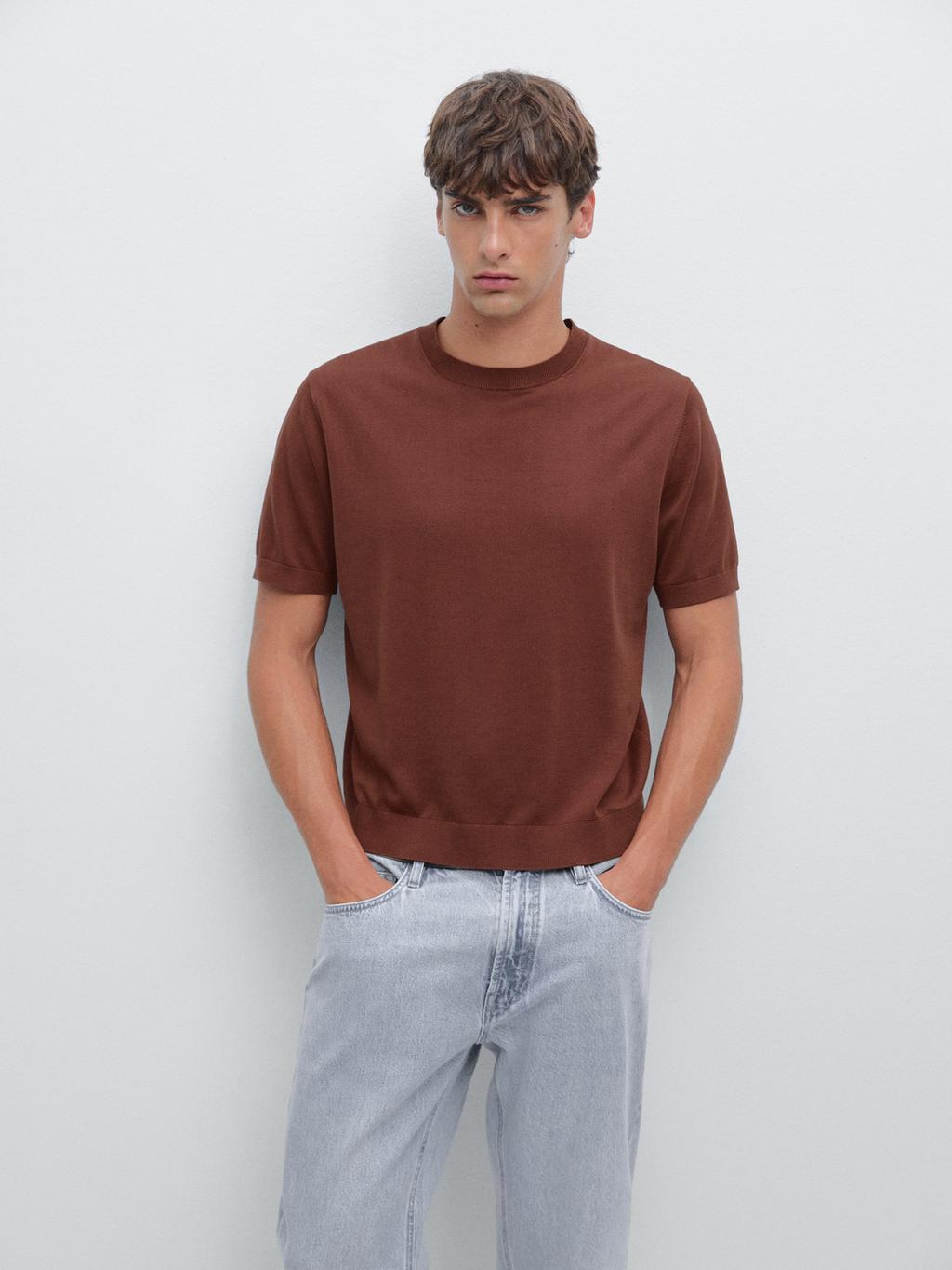 Short sleeve knit T-shirt
