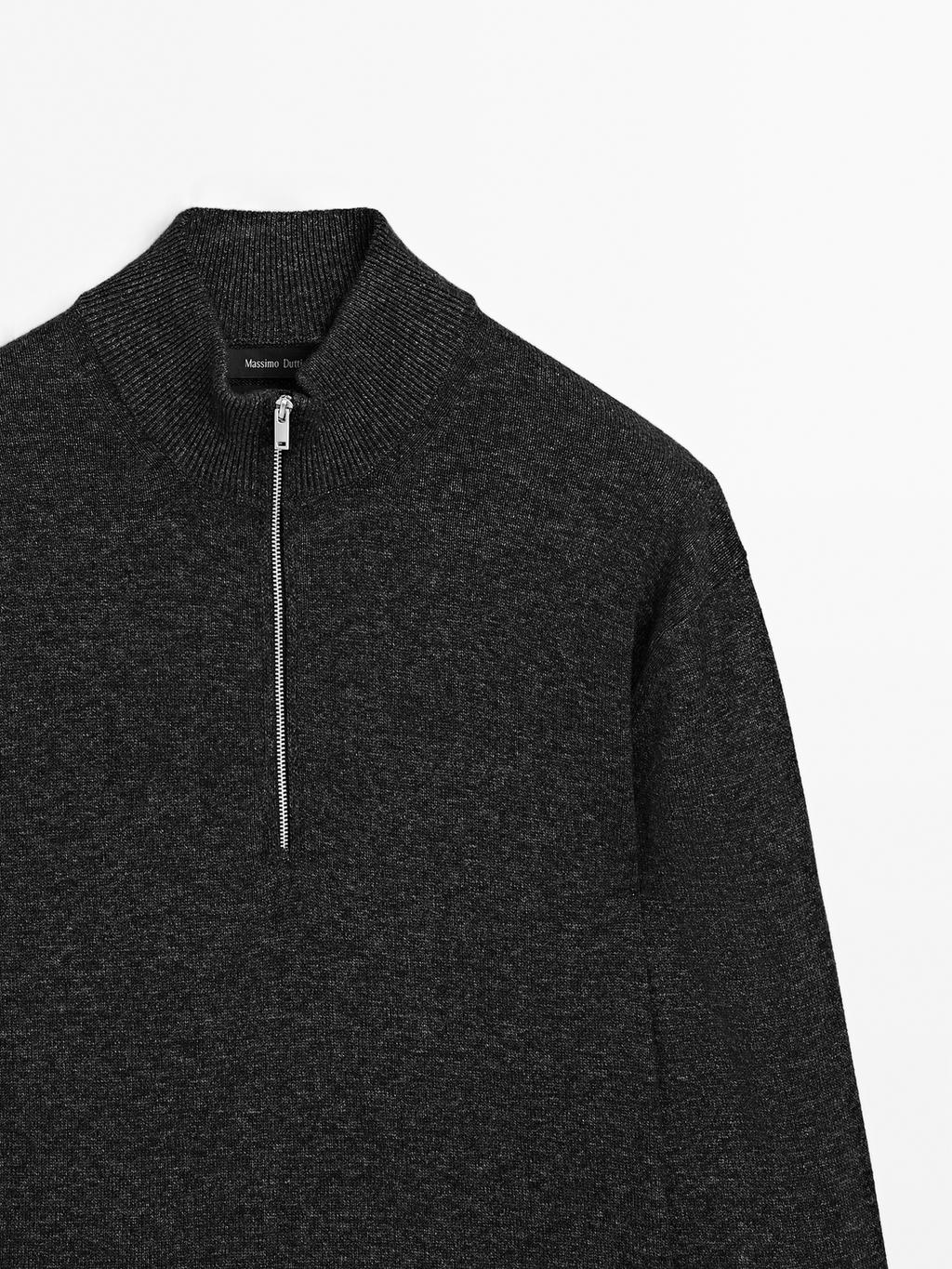 Mock neck knit sweater