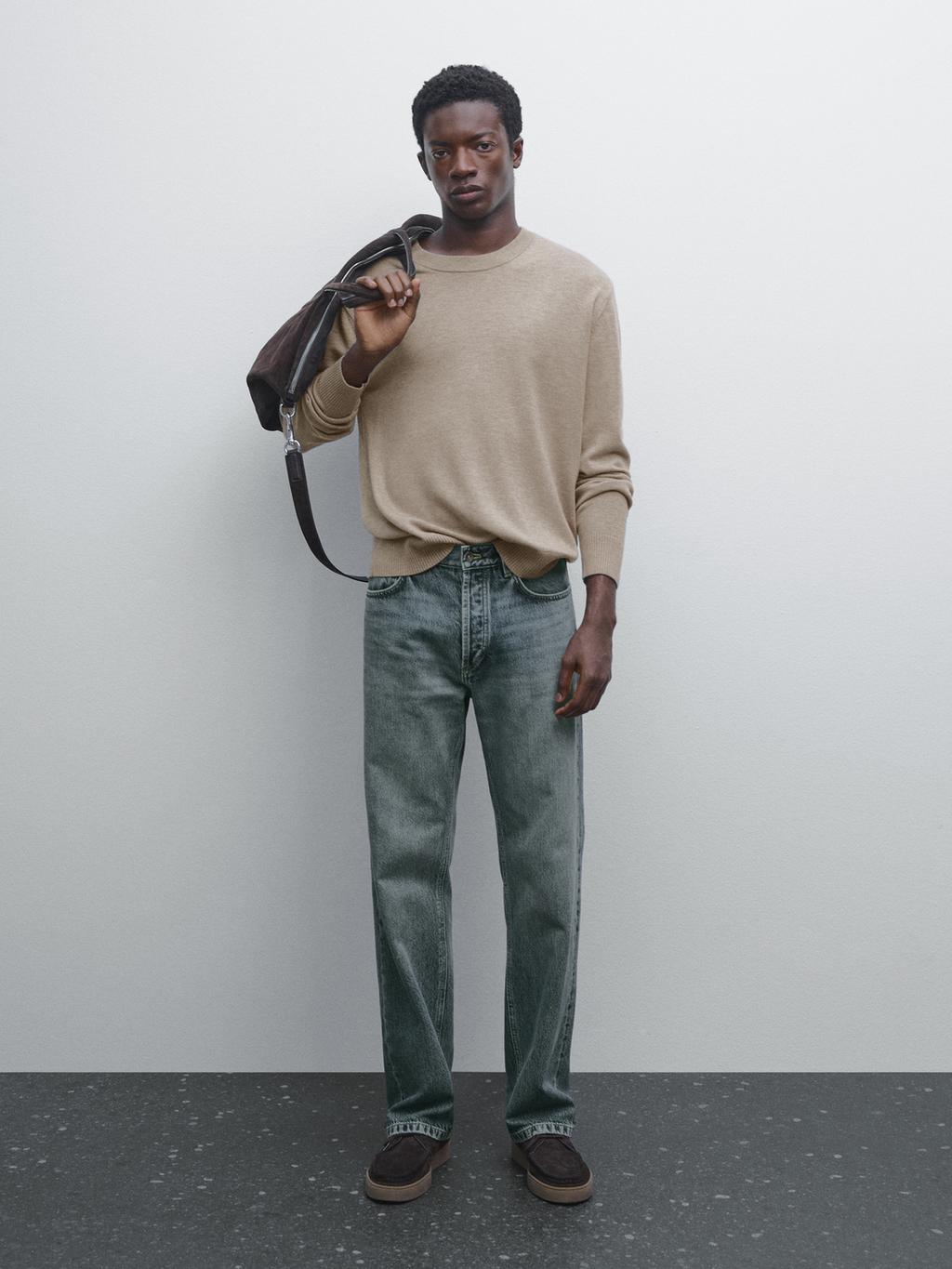 Crew neck knit sweater