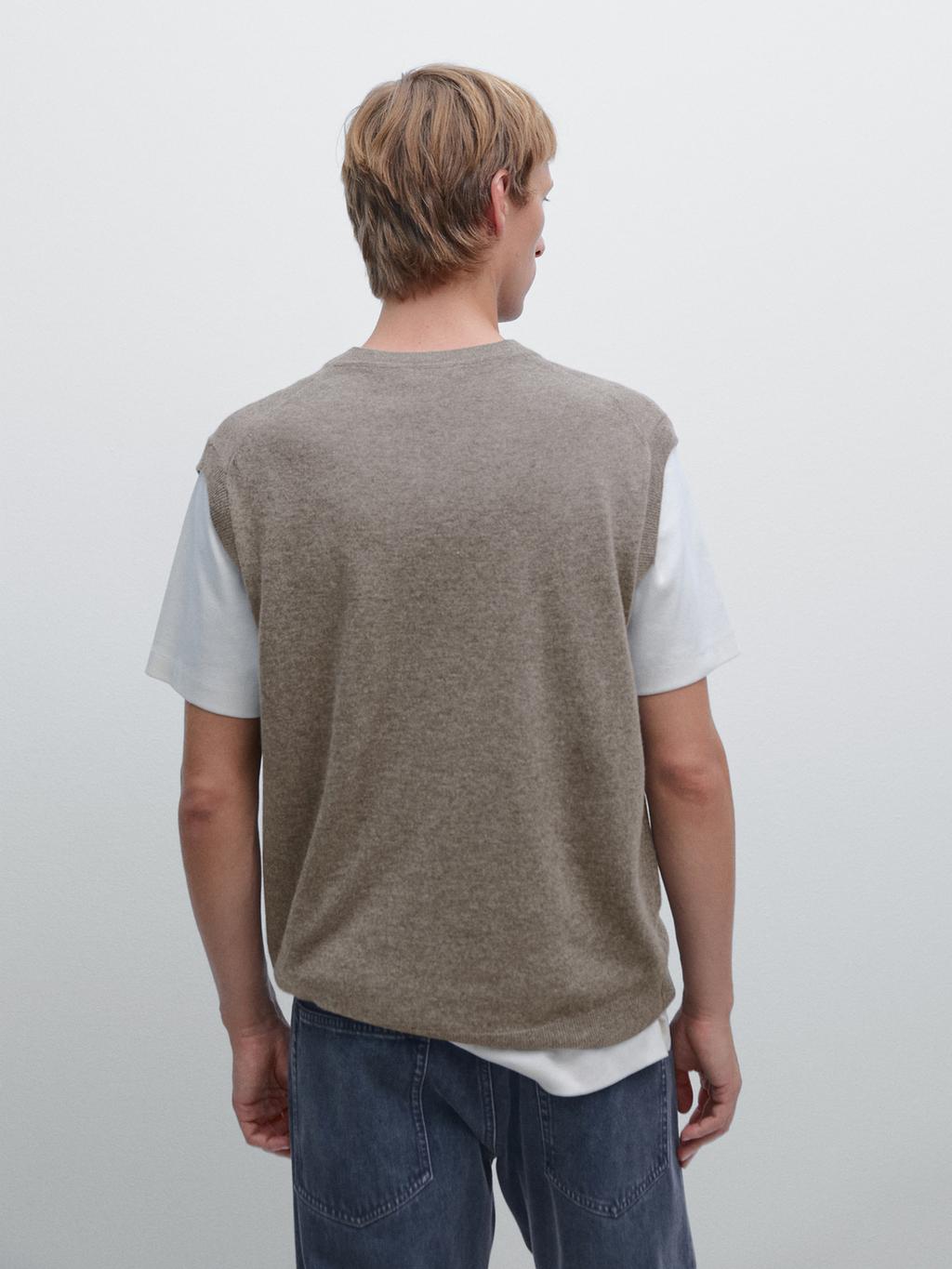 Wool blend V-neck vest