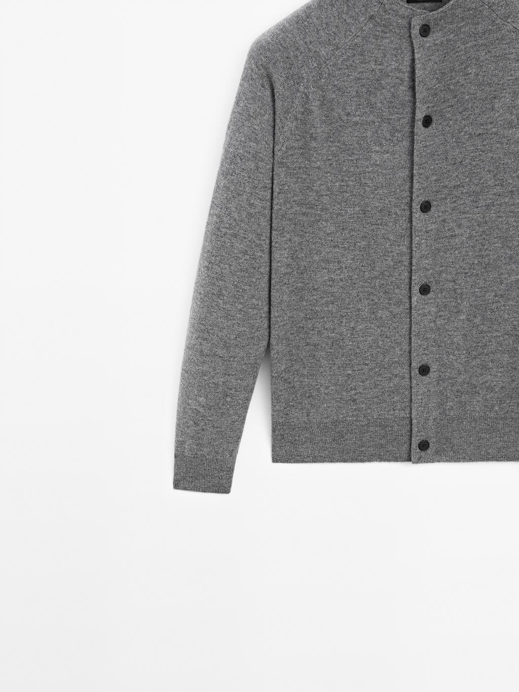 Knit cardigan with raglan sleeves