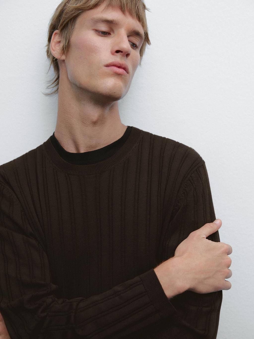 Textured round neck sweater