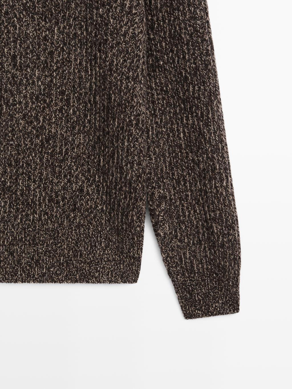 Crew neck sweater in 100% wool