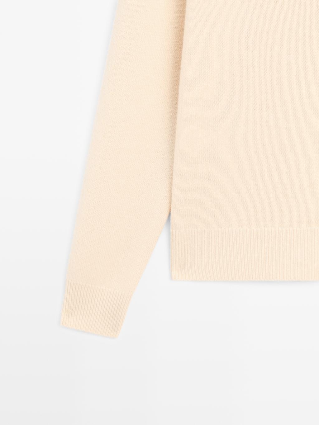 100% wool V-neck knit cardigan