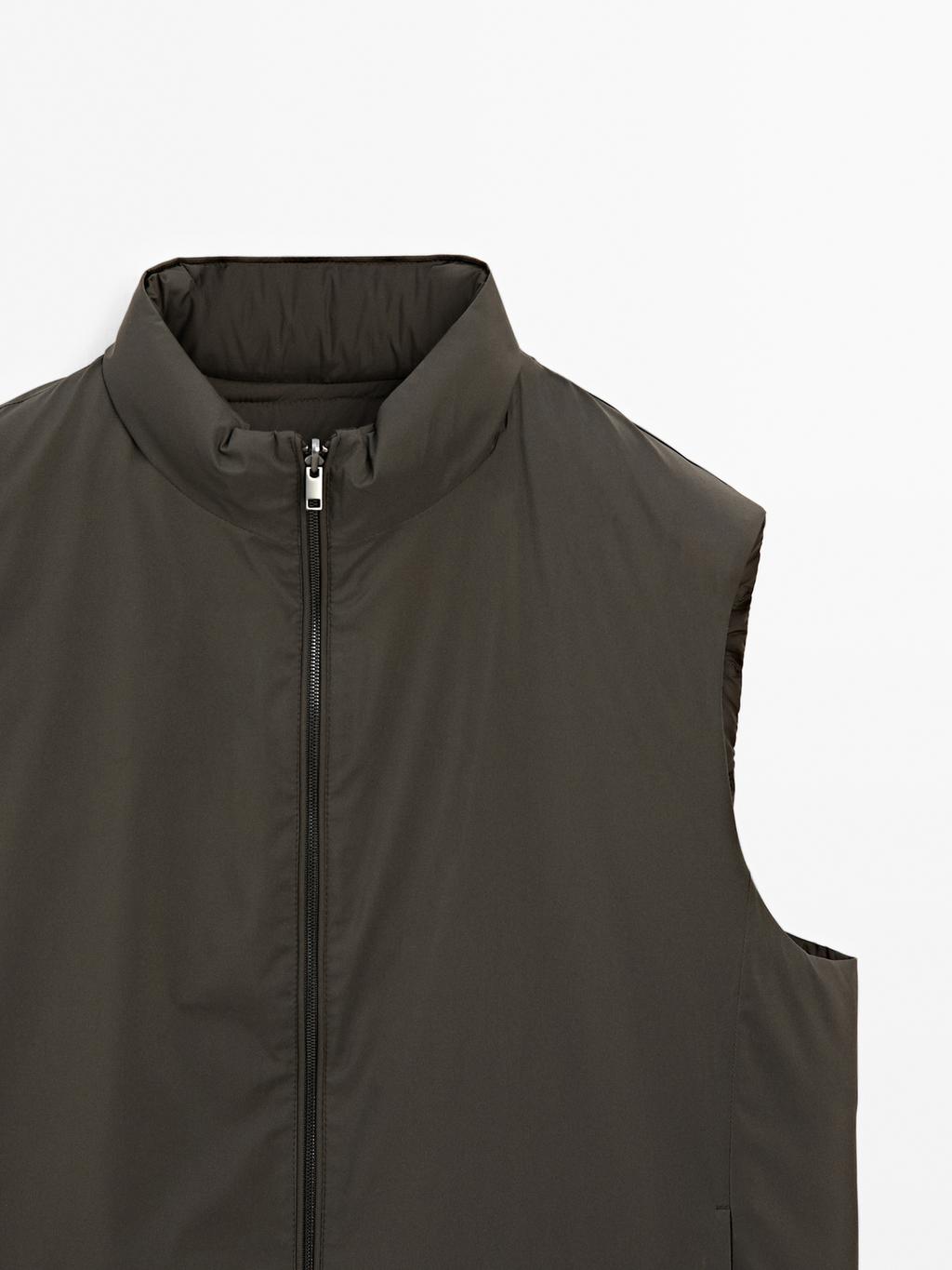 Water-repellent reversible down blend gilet