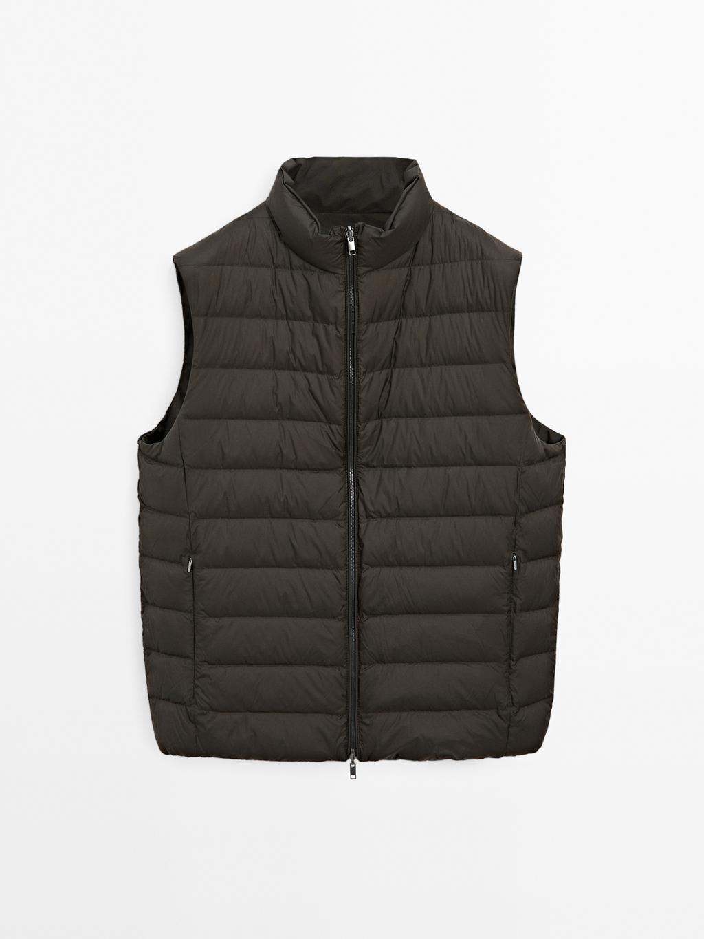 Water-repellent reversible down blend gilet