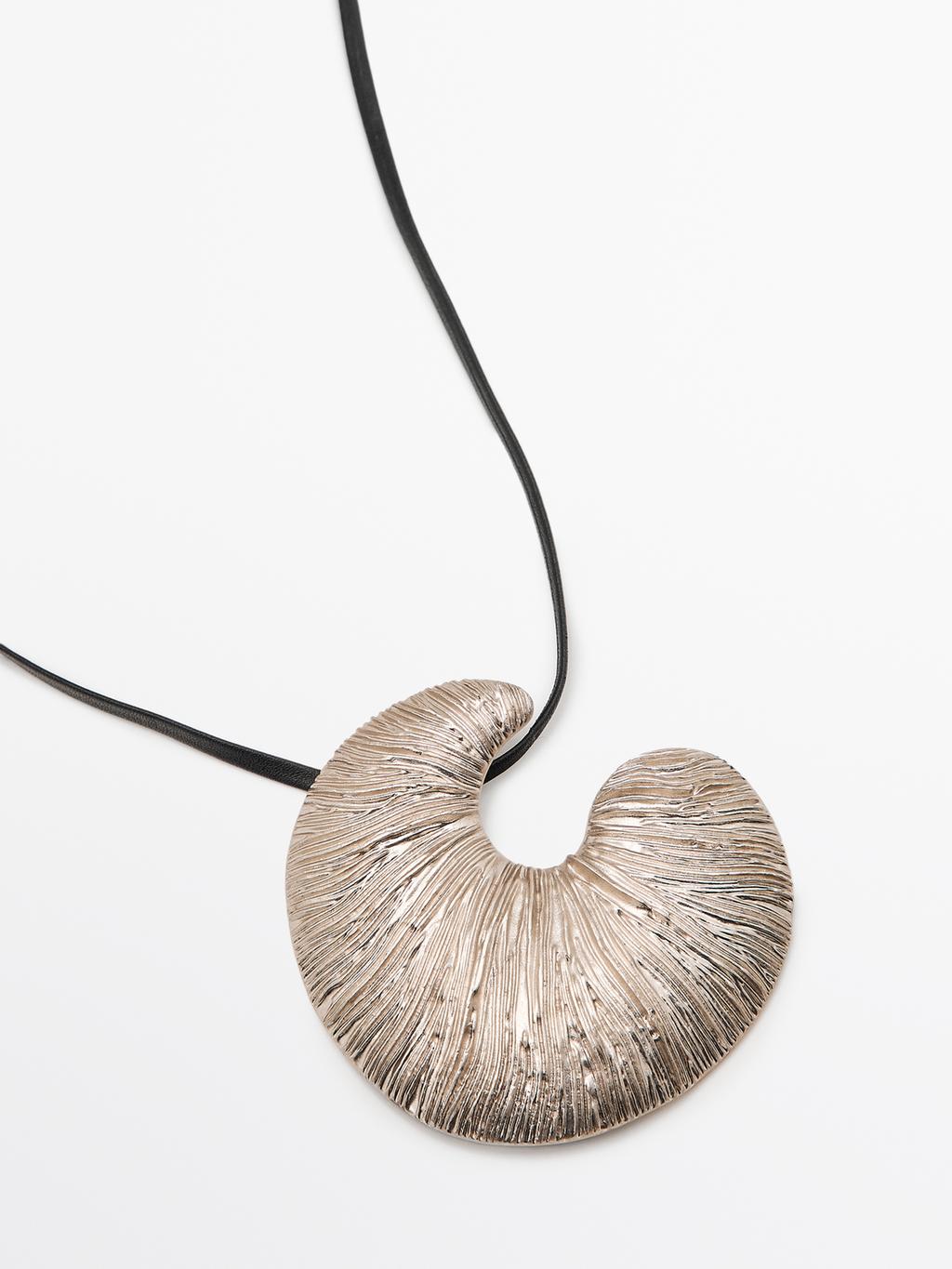 Necklace with fossil piece pendant