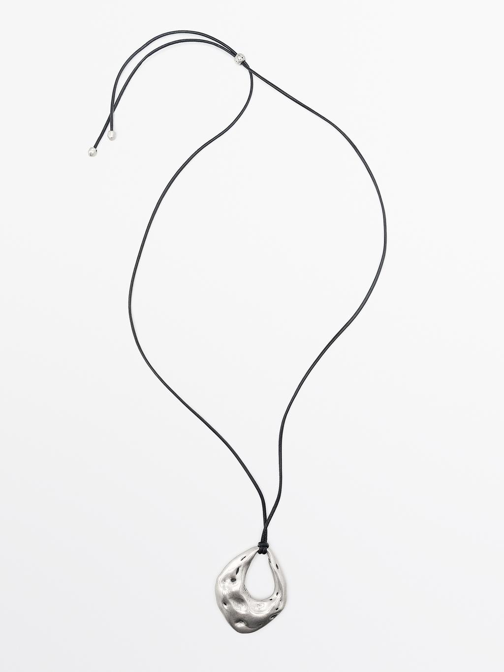 Diluted piece pendant