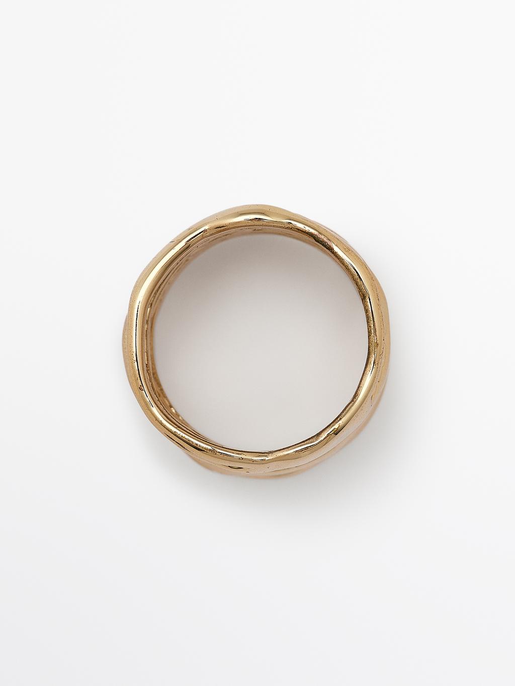 Irregular ring