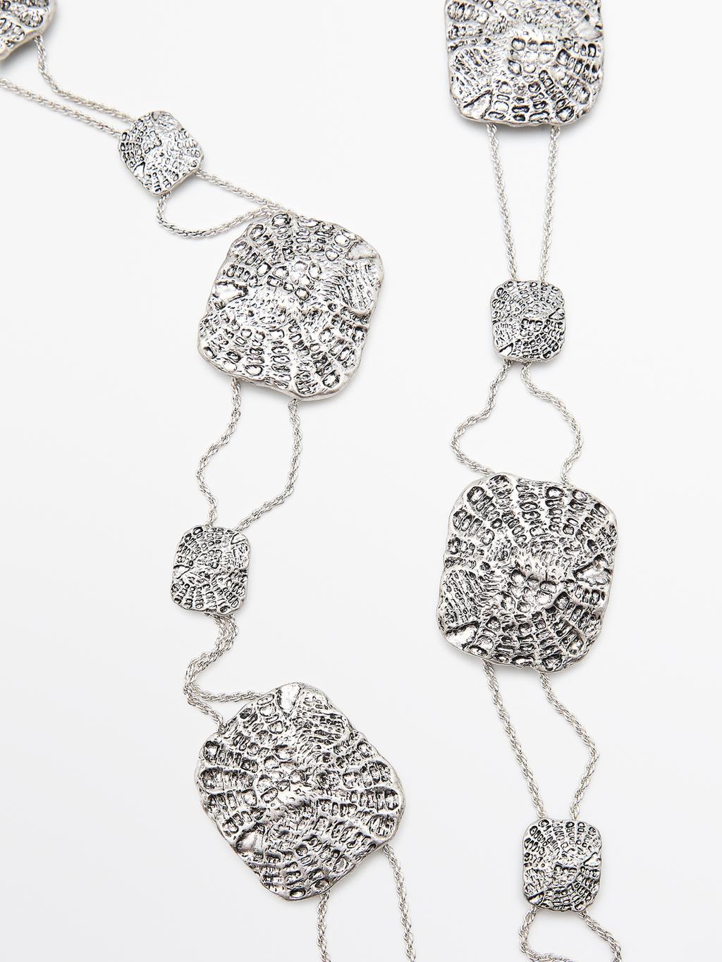 Textured medallion chain belt