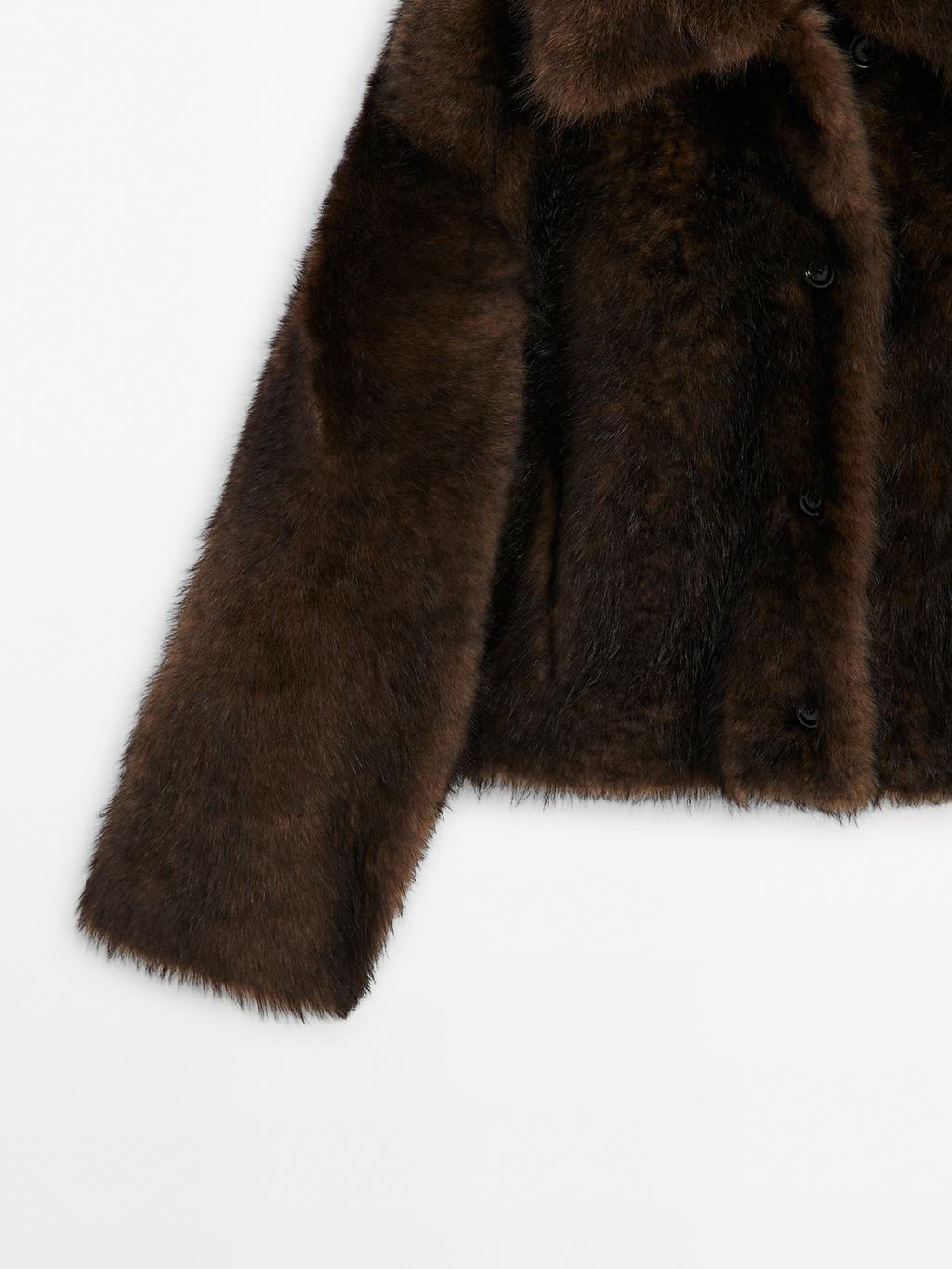 Short leather coat with fur