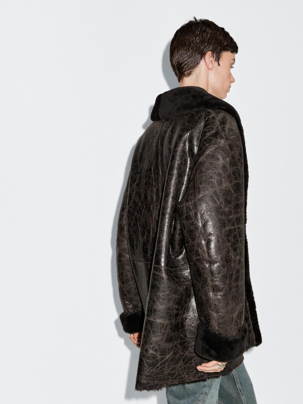 Mouton leather coat with crackled finish