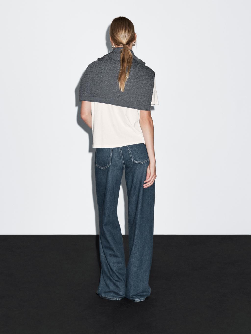 High-waist wide-leg jeans with pockets