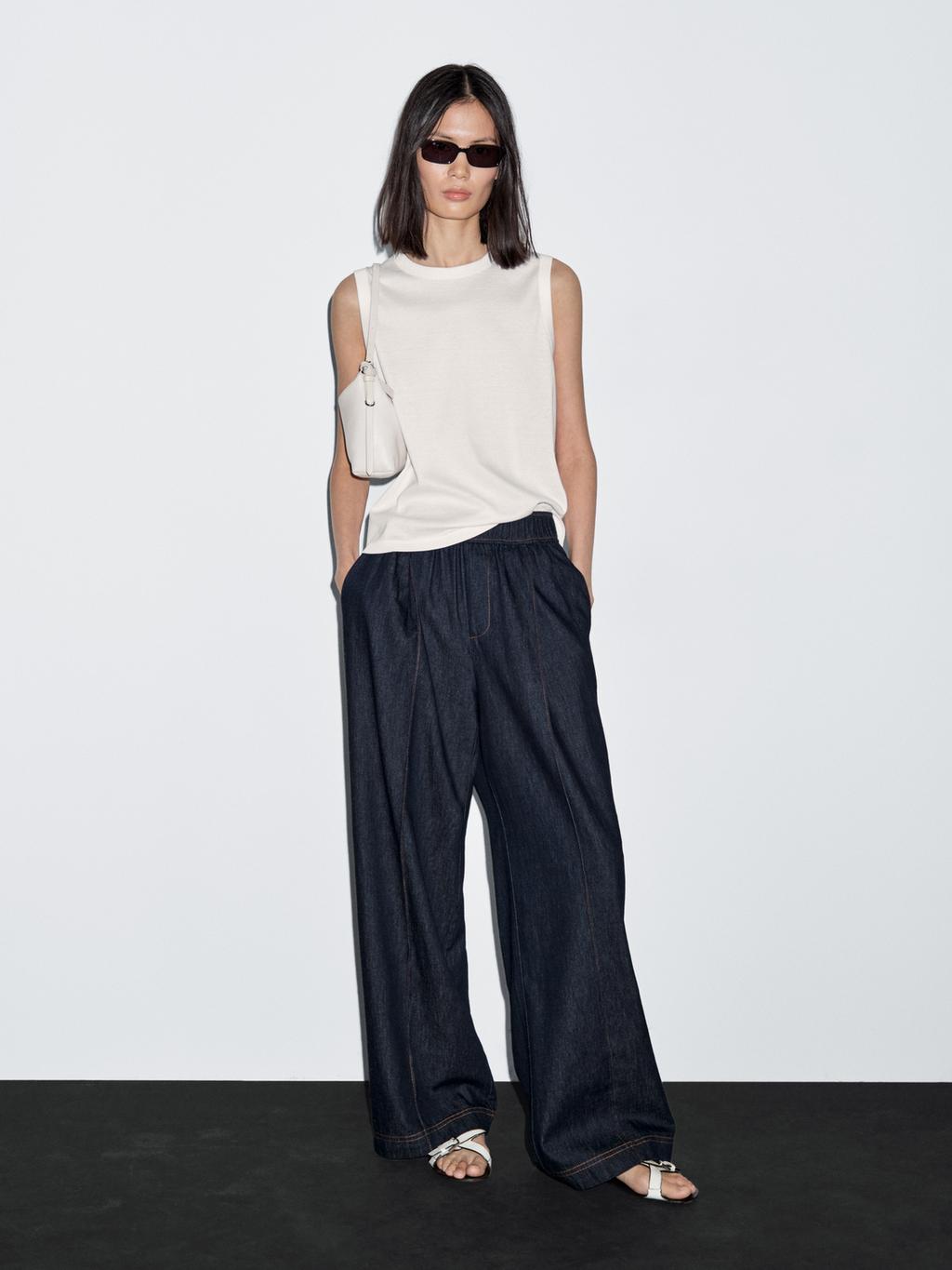 Flowing cotton blend jeans