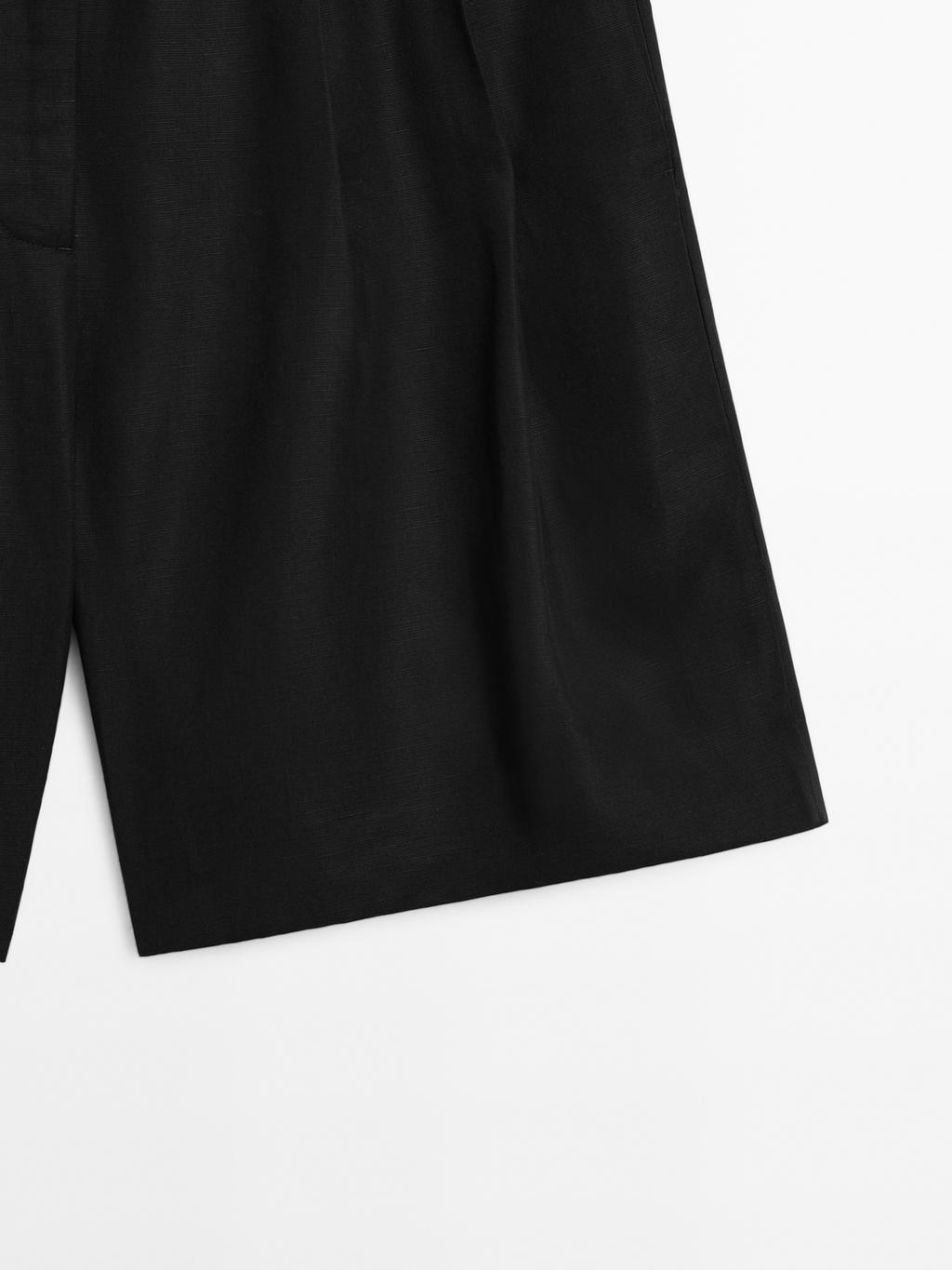 Pleated Bermuda shorts