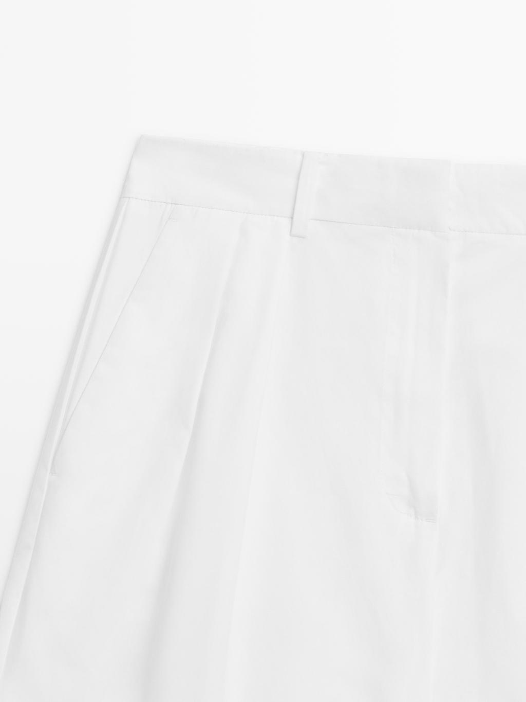 100% cotton Bermuda shorts with darts
