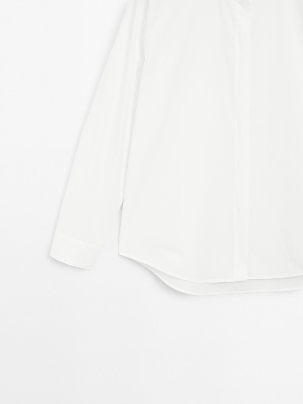 Poplin shirt with hidden buttons