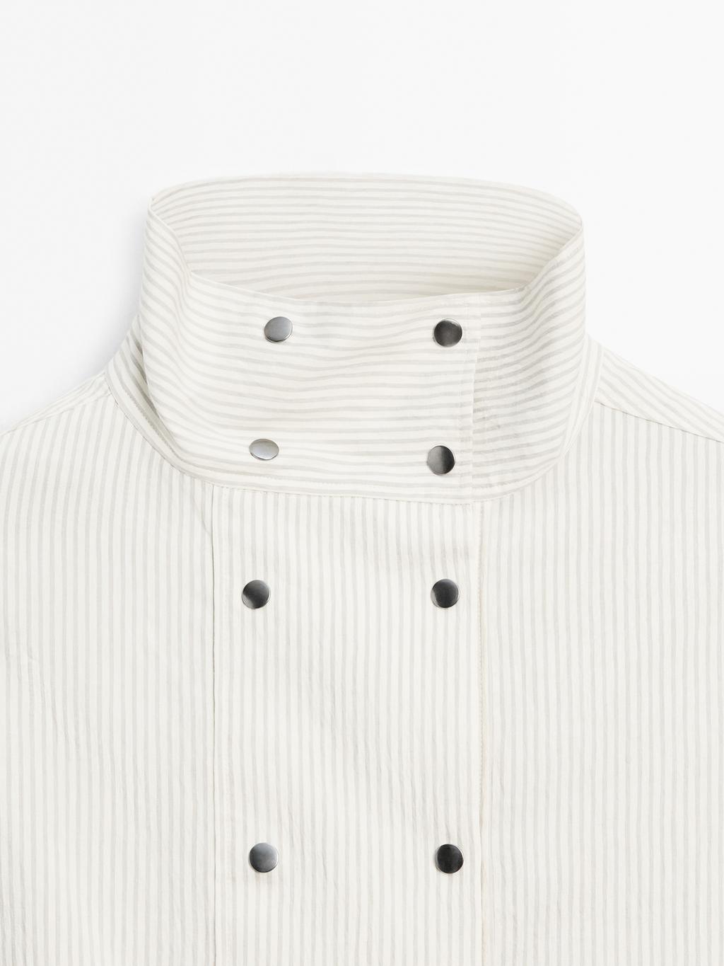 Flowing shirt with button detail on the chest