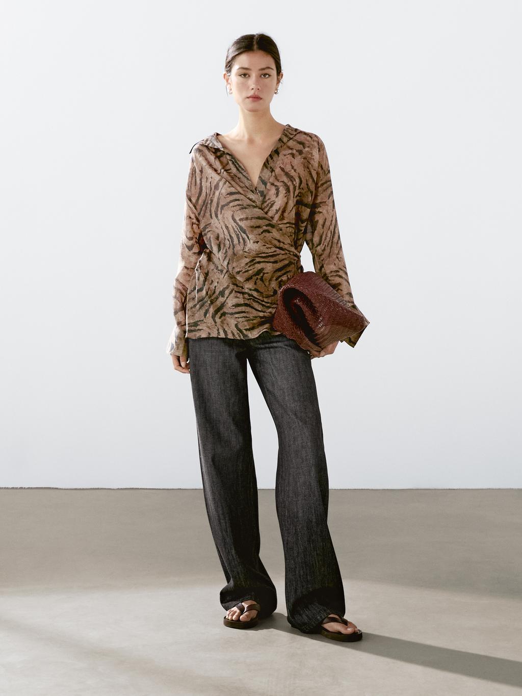 Flowing jacquard kimono with rhinestone button