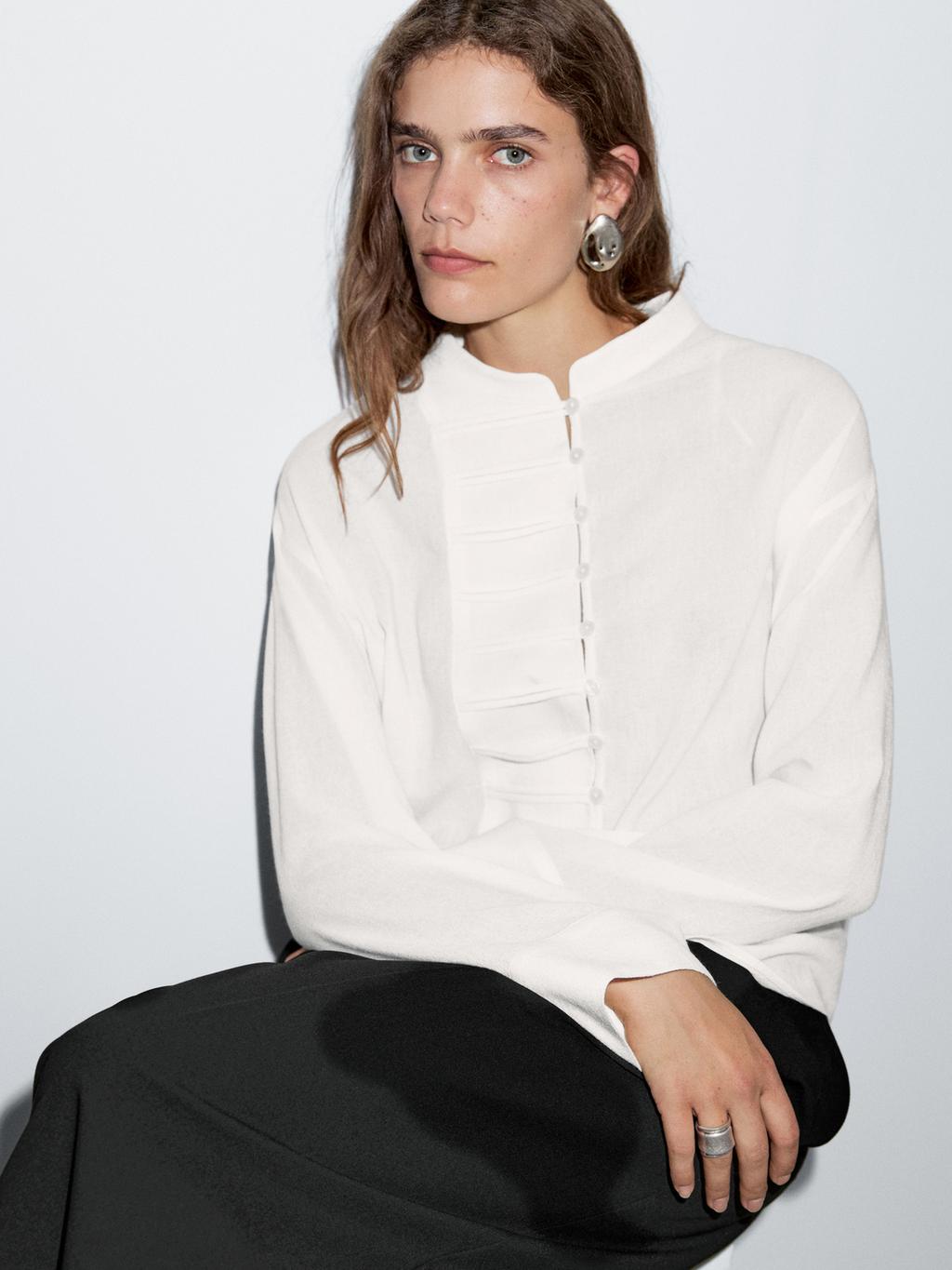 Round-neck shirt with button details