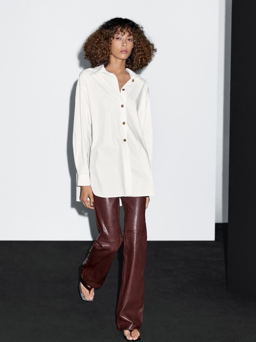 Poplin shirt with golden buttons