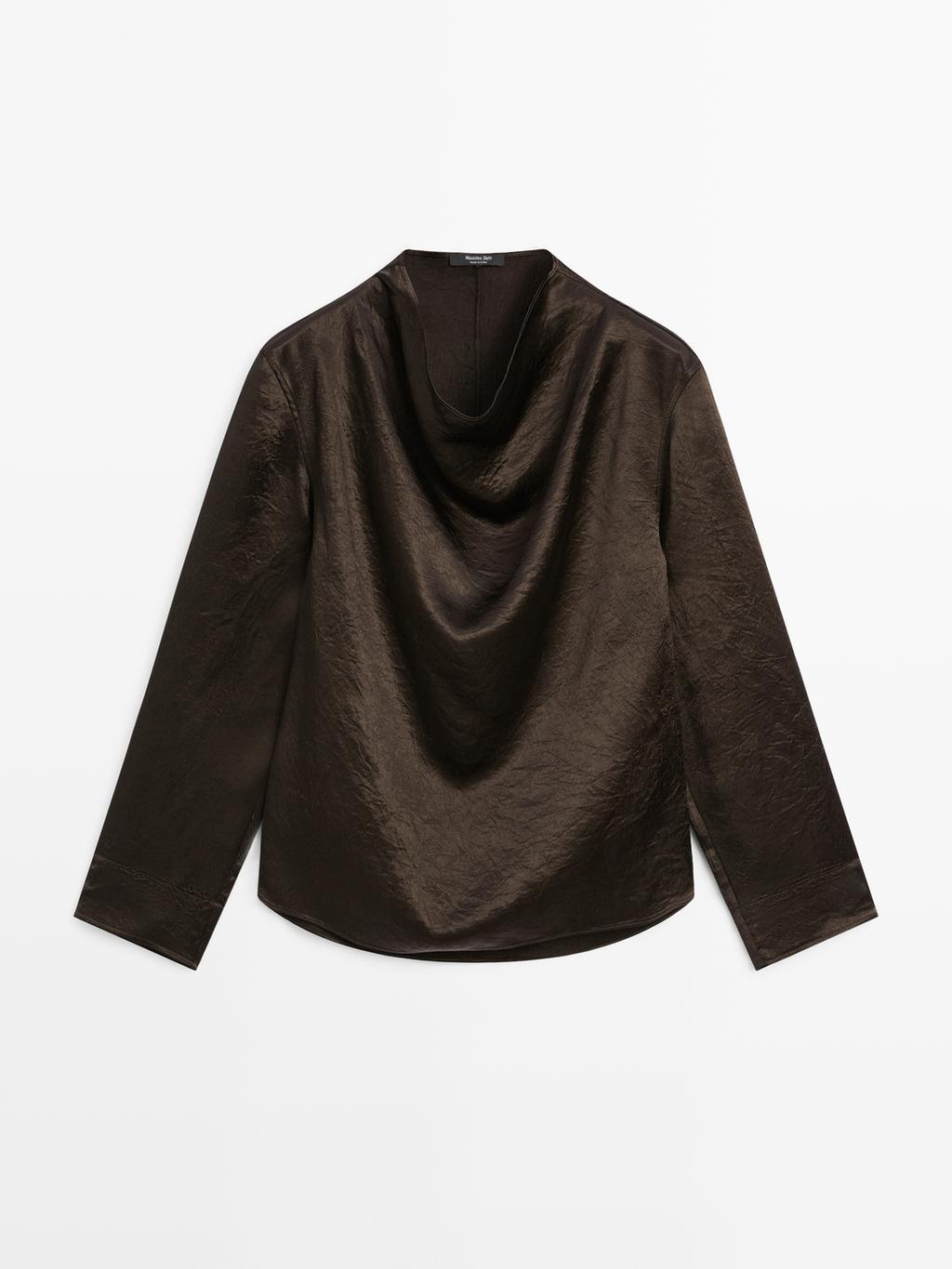 Flowing blouse with draped collar