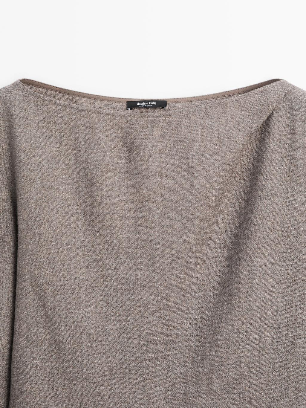 Felt texture boat neck blouse
