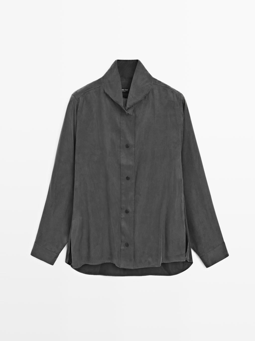 Flowing shirt with snap buttons
