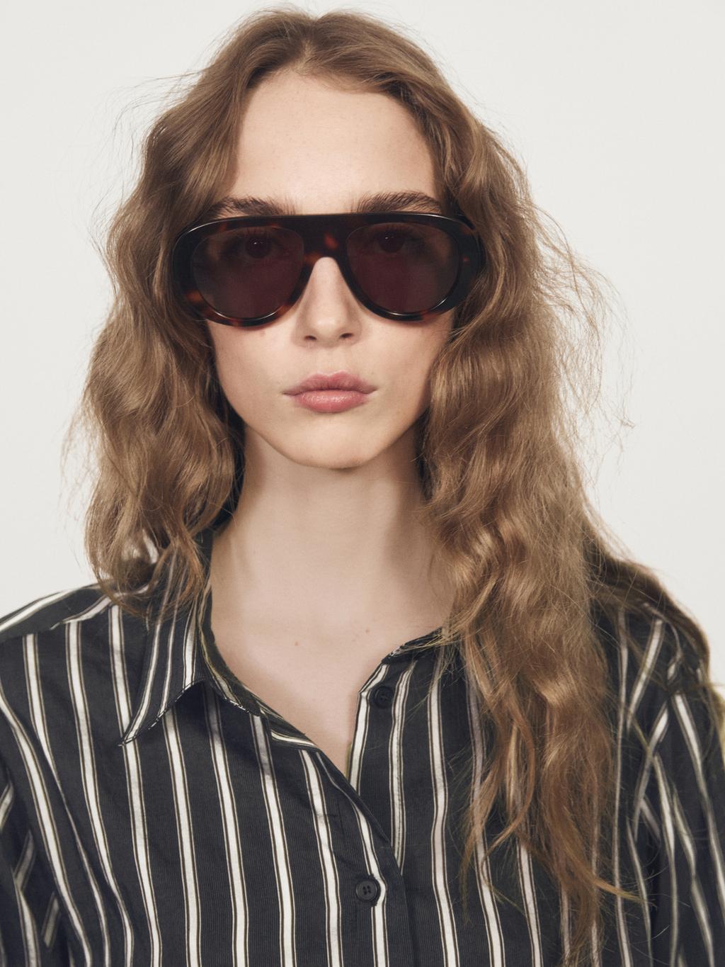 Striped loose-fitting shirt