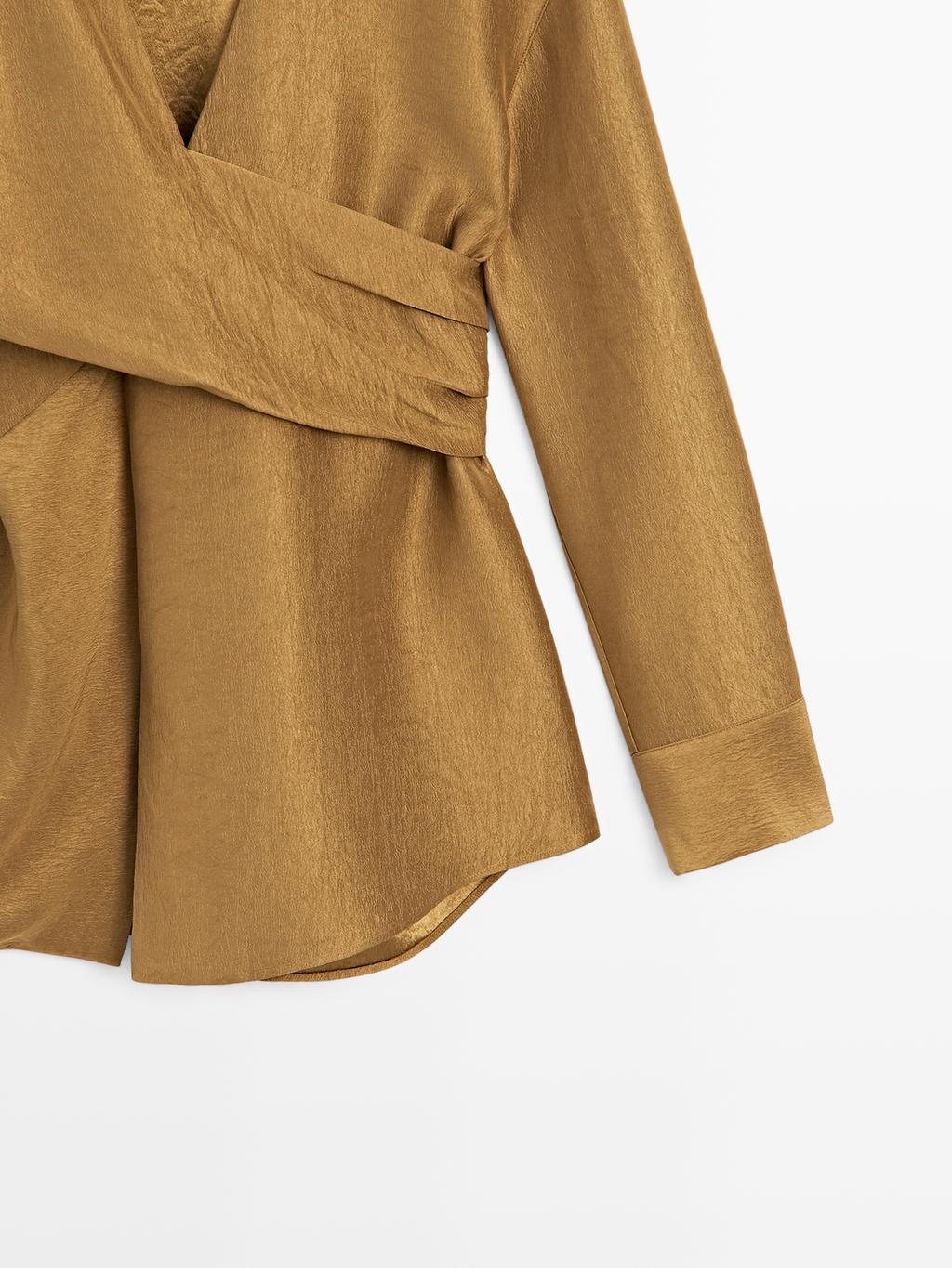 Flowing shirt with waist detail