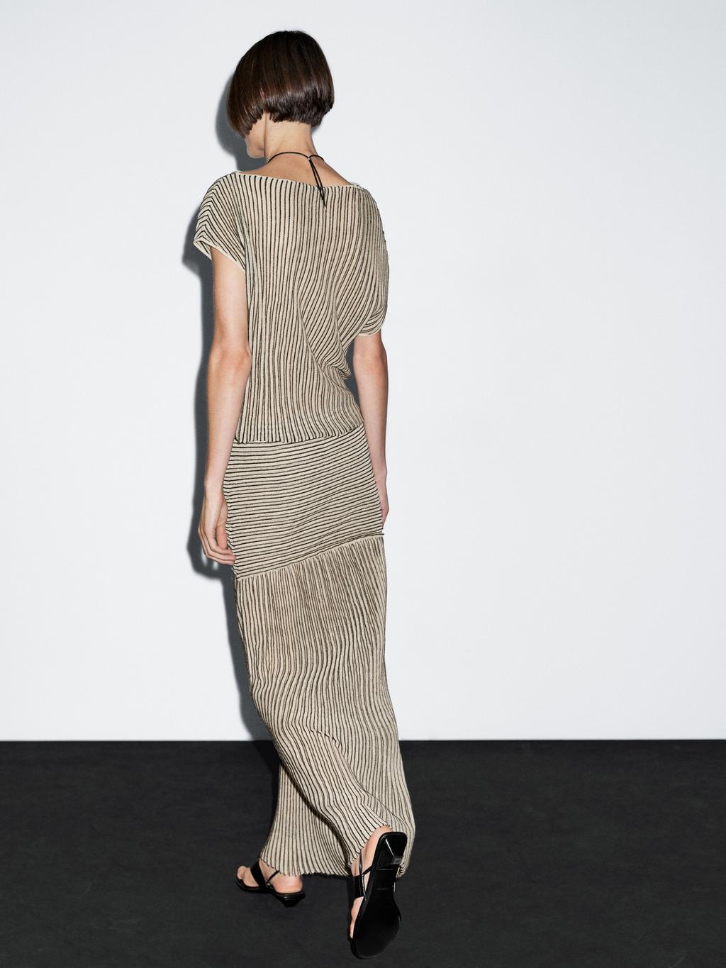 Long pleated skirt with flecked detail