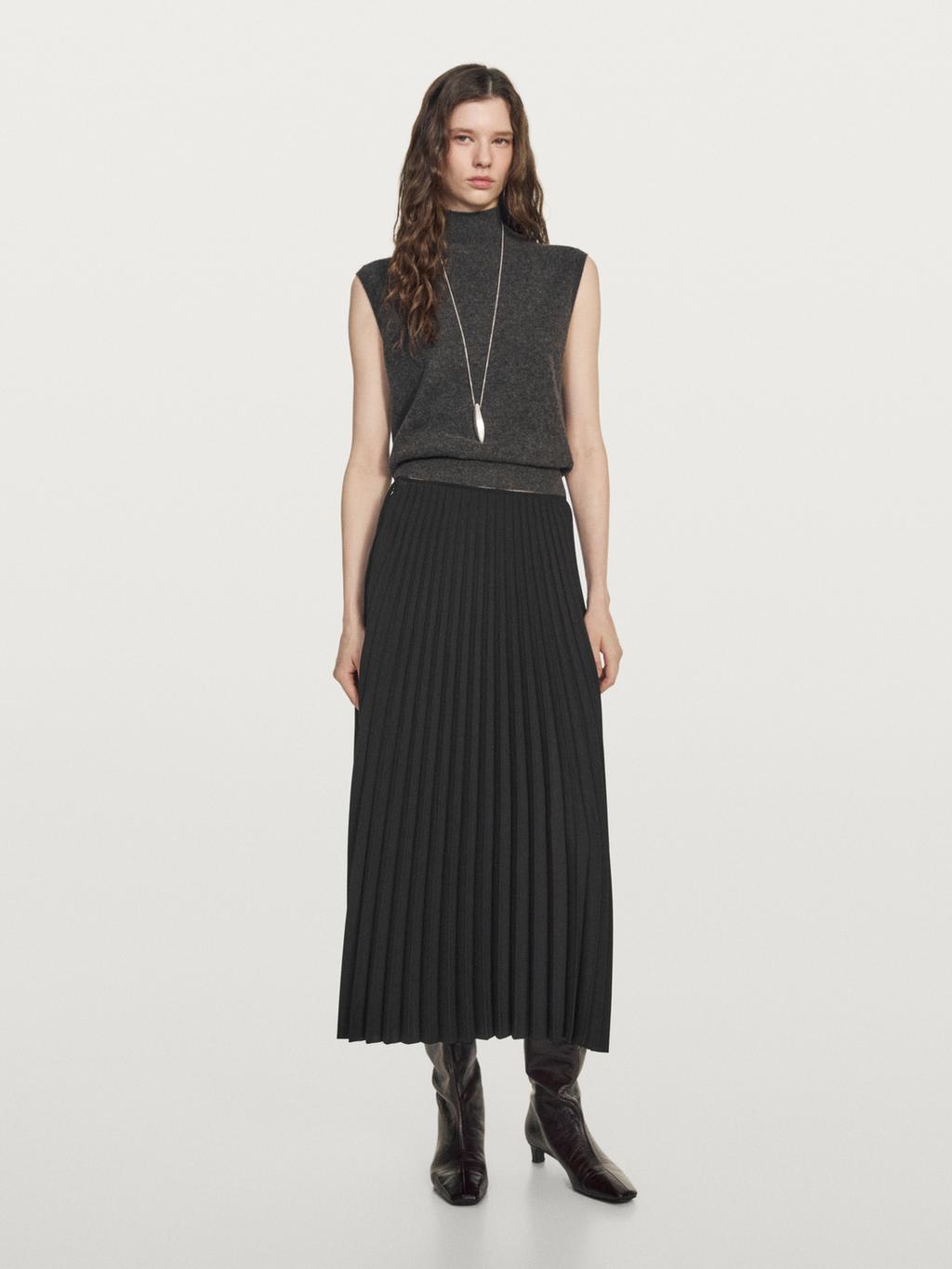 Long pleated skirt