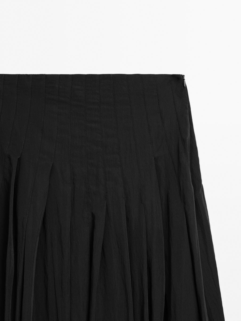 Flowing midi skirt with box pleats