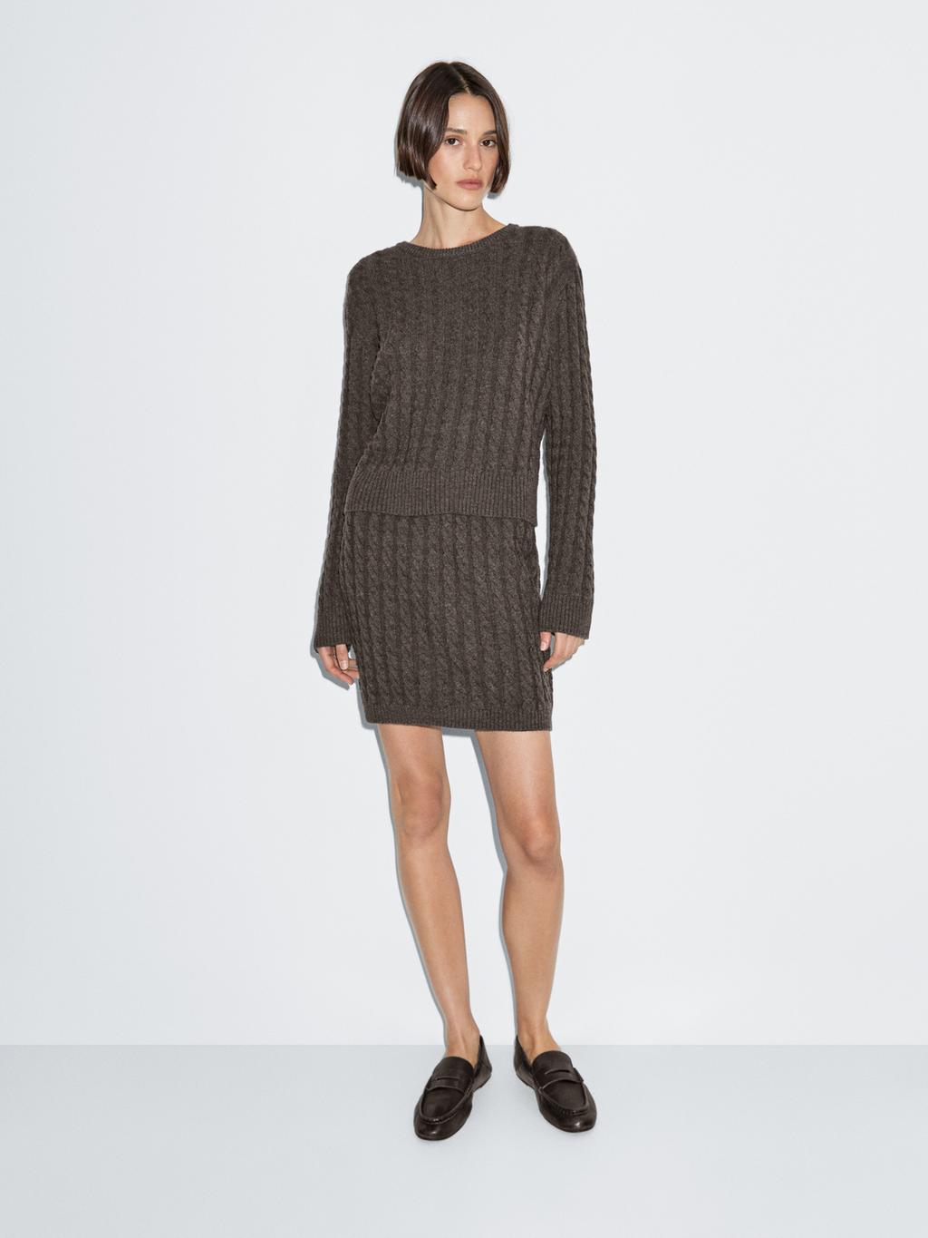 Knit skirt with cable-knit detailing