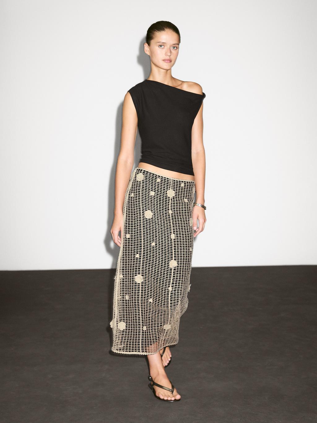 Midi skirt with floral embroidery