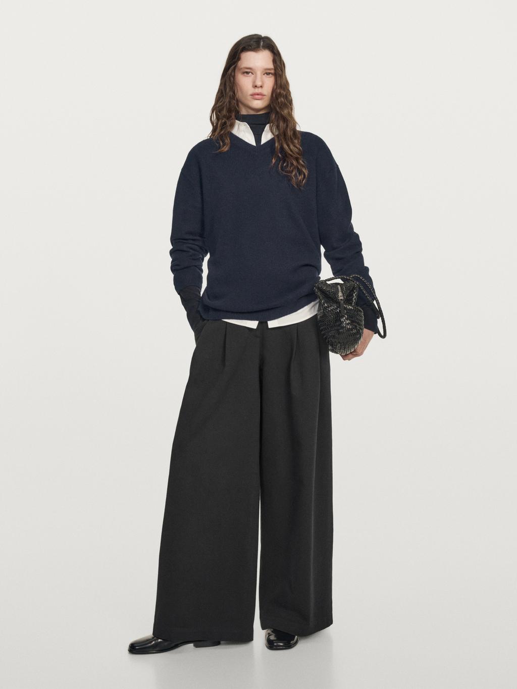 Oversize V-neck knit sweater