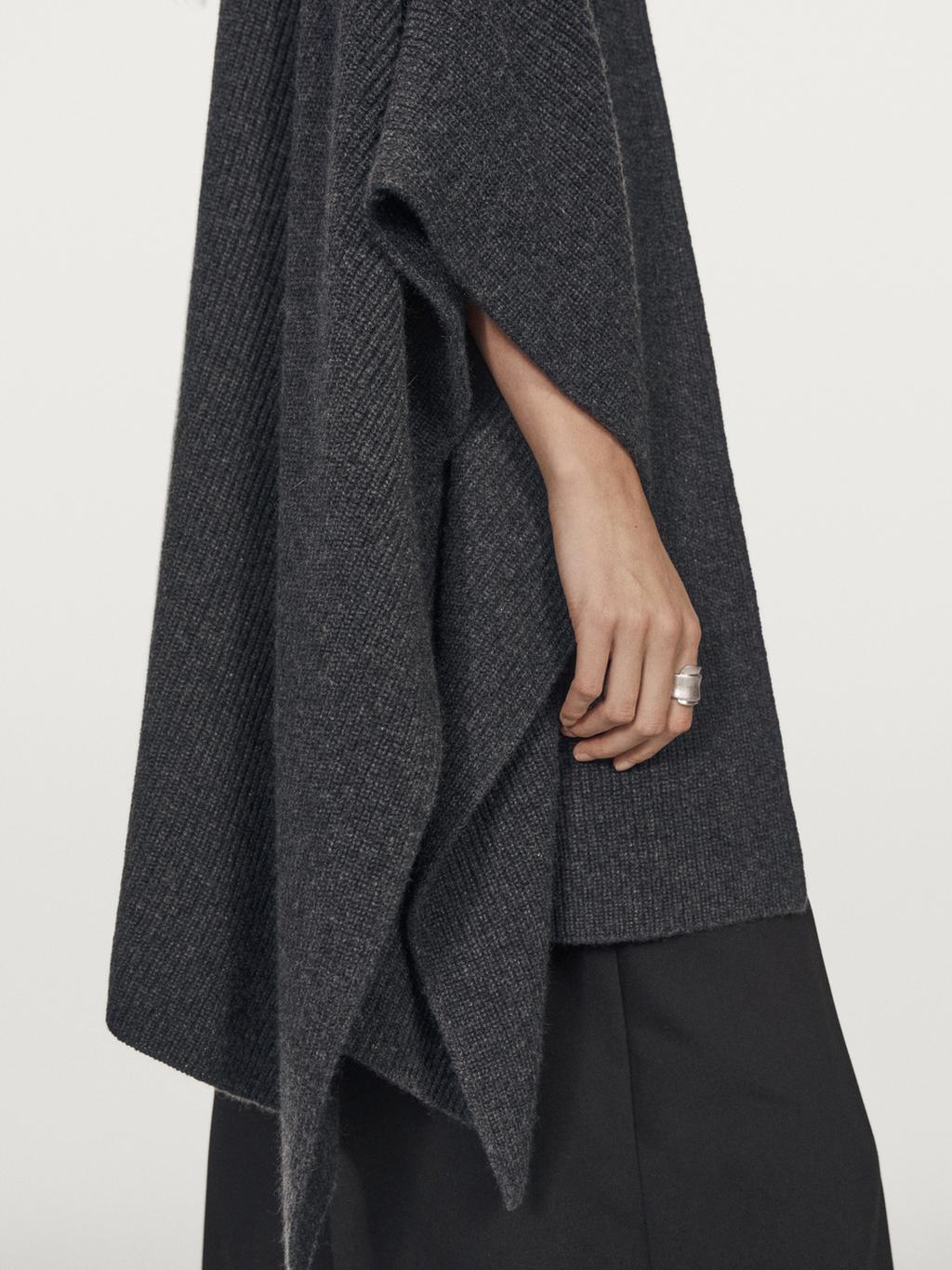 Knit 100% cashmere cape