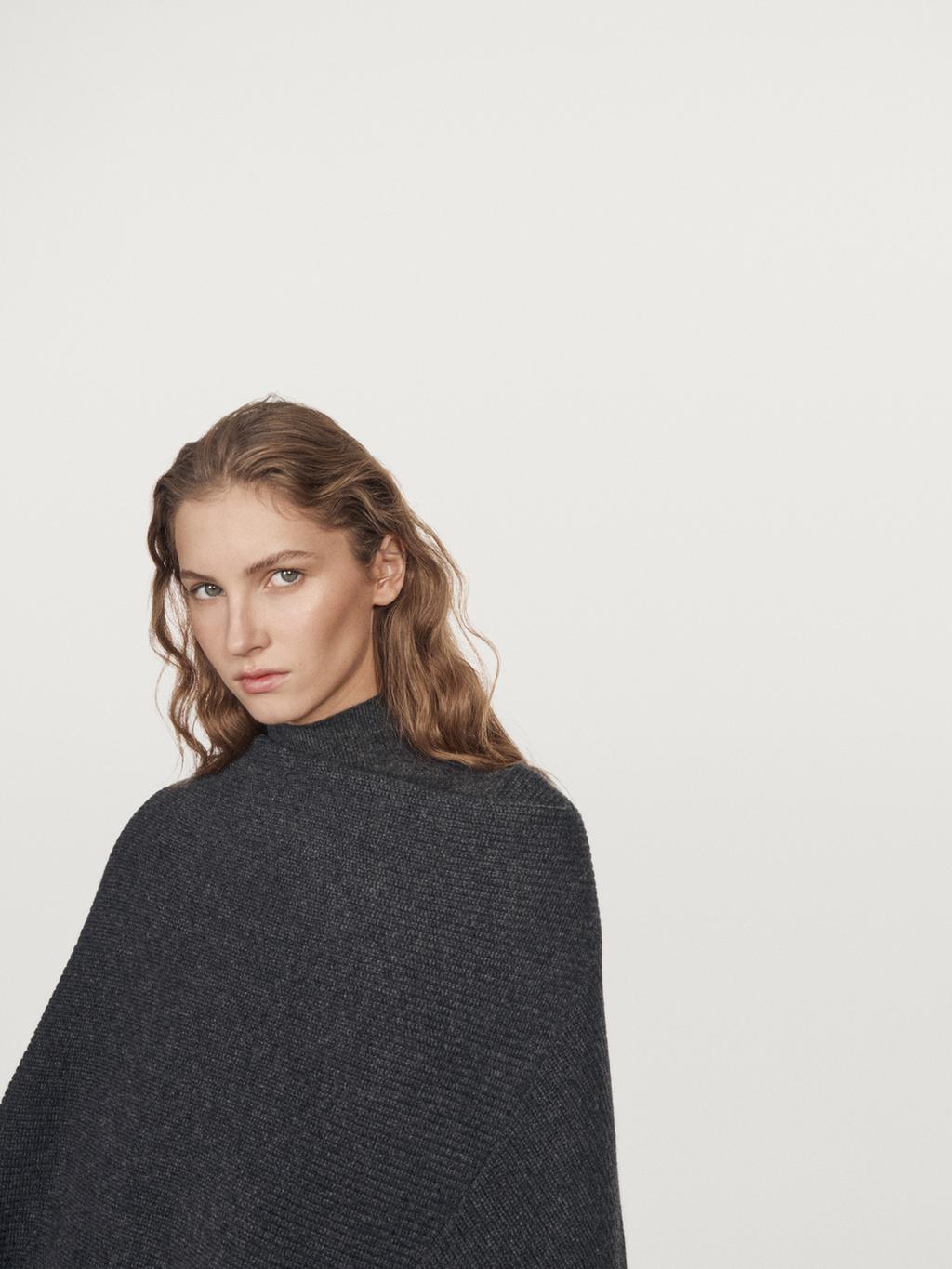 Knit 100% cashmere cape