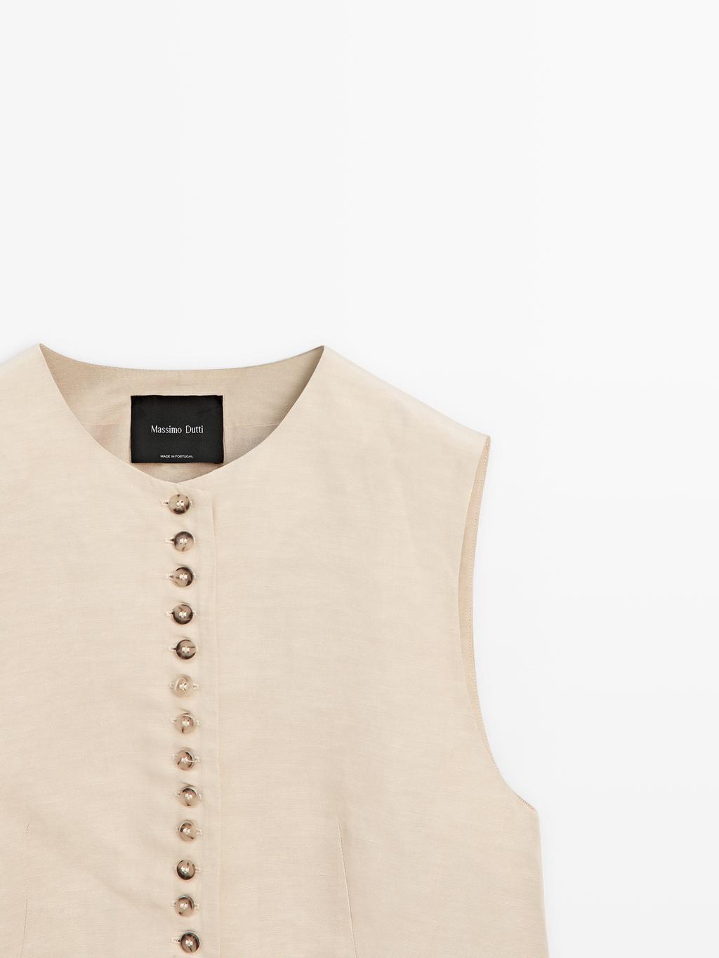 Buttoned linen blend waistcoat