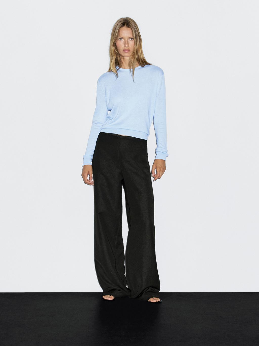 Wool blend knit sweater with crew neck