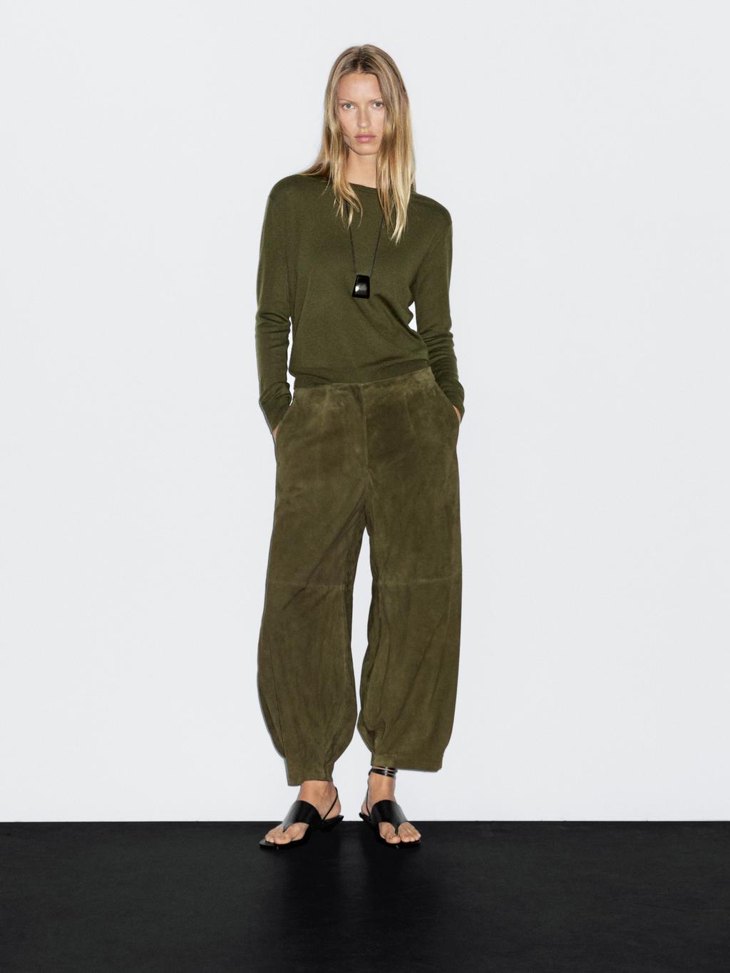 Wool blend knit sweater with crew neck