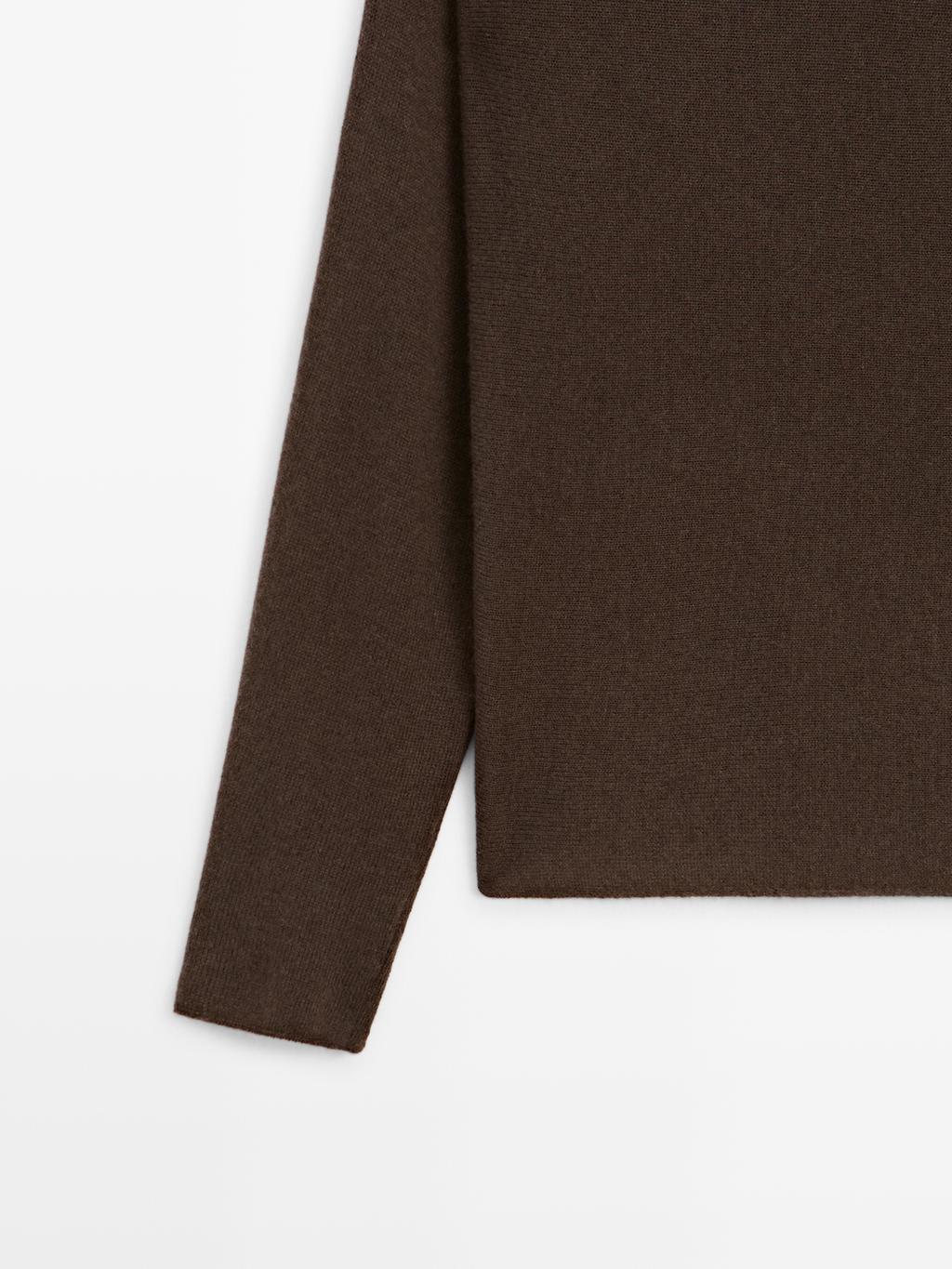 Boat neck knit sweater