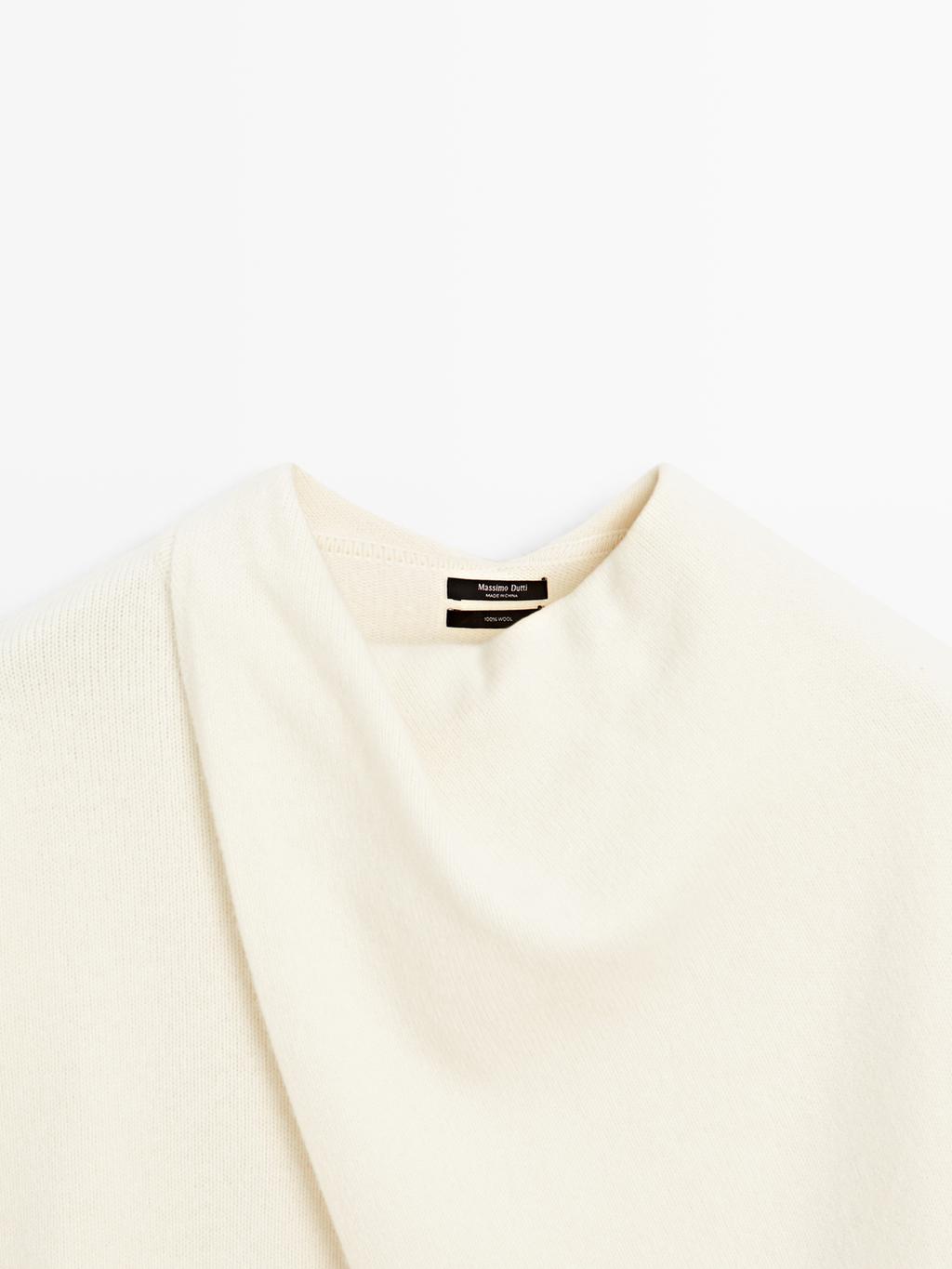 100% wool knit sweater with scarf