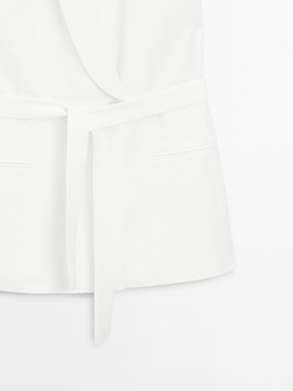 Linen blend waistcoat with tuxedo collar