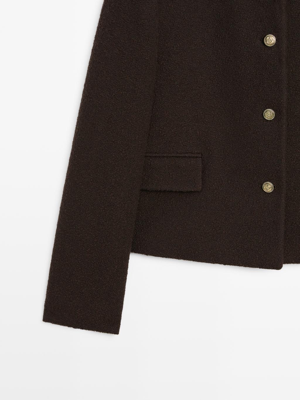 Cropped jacket with buttons