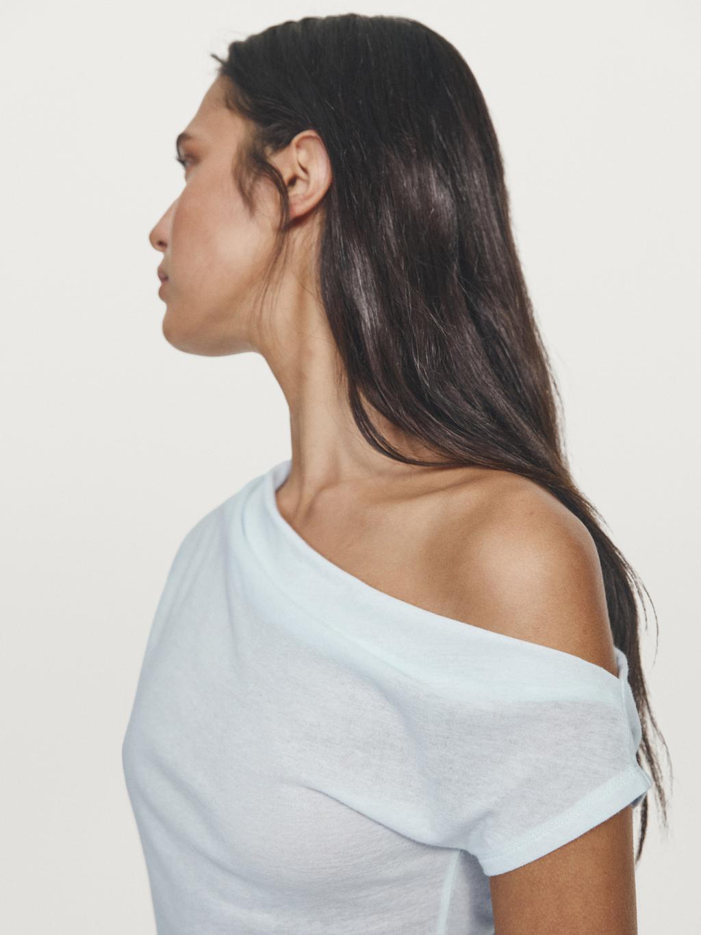 Sleeveless asymmetric top