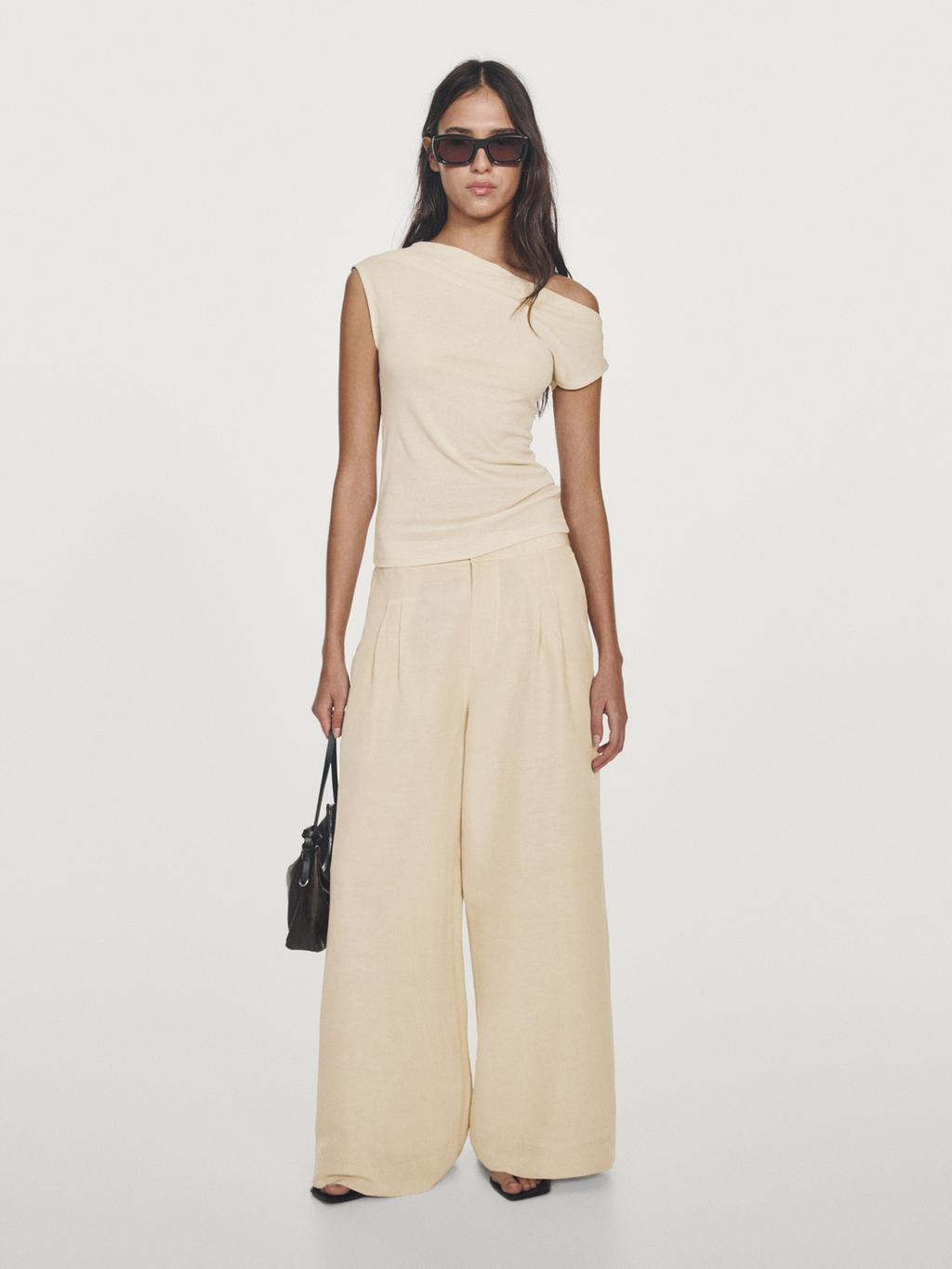 Sleeveless asymmetric top